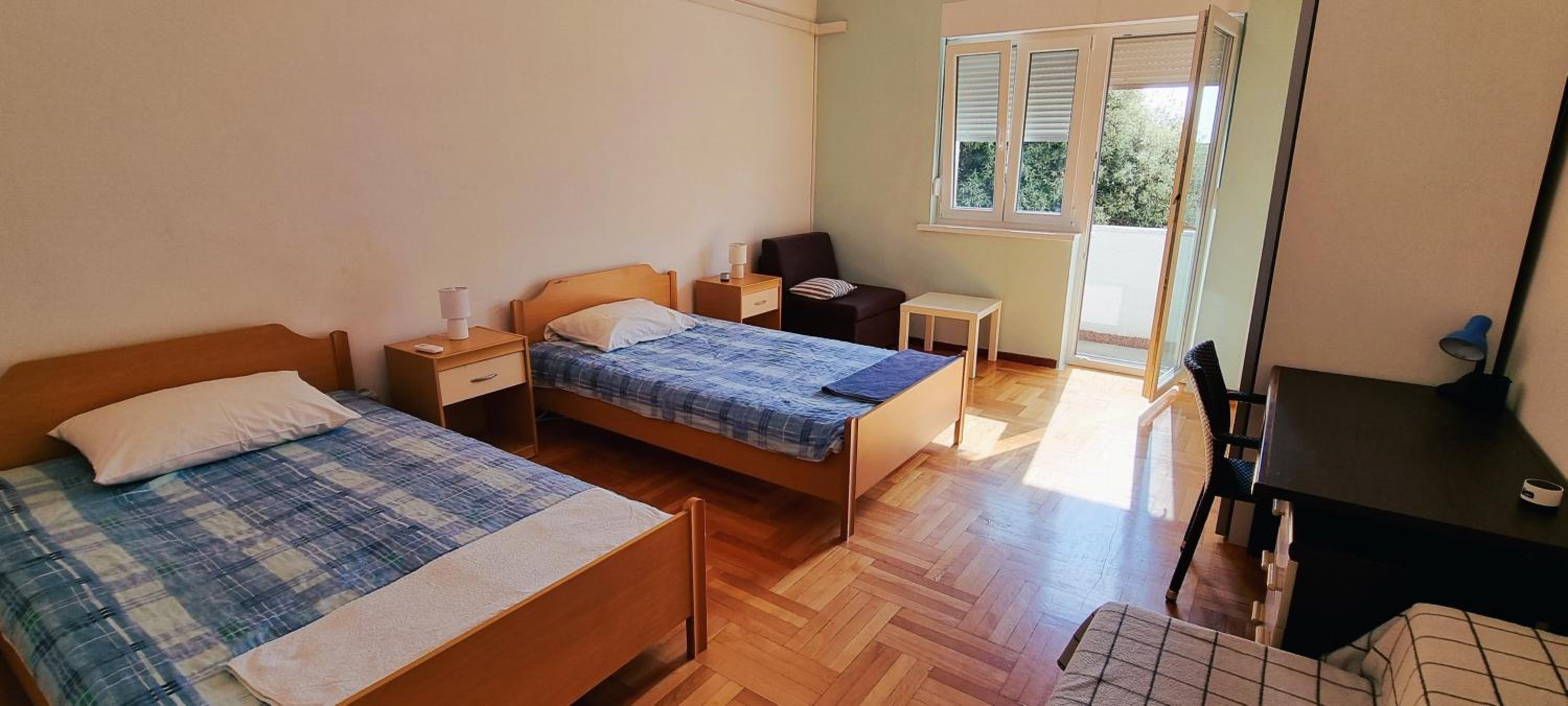 Apartment with Balcony - Photo 27