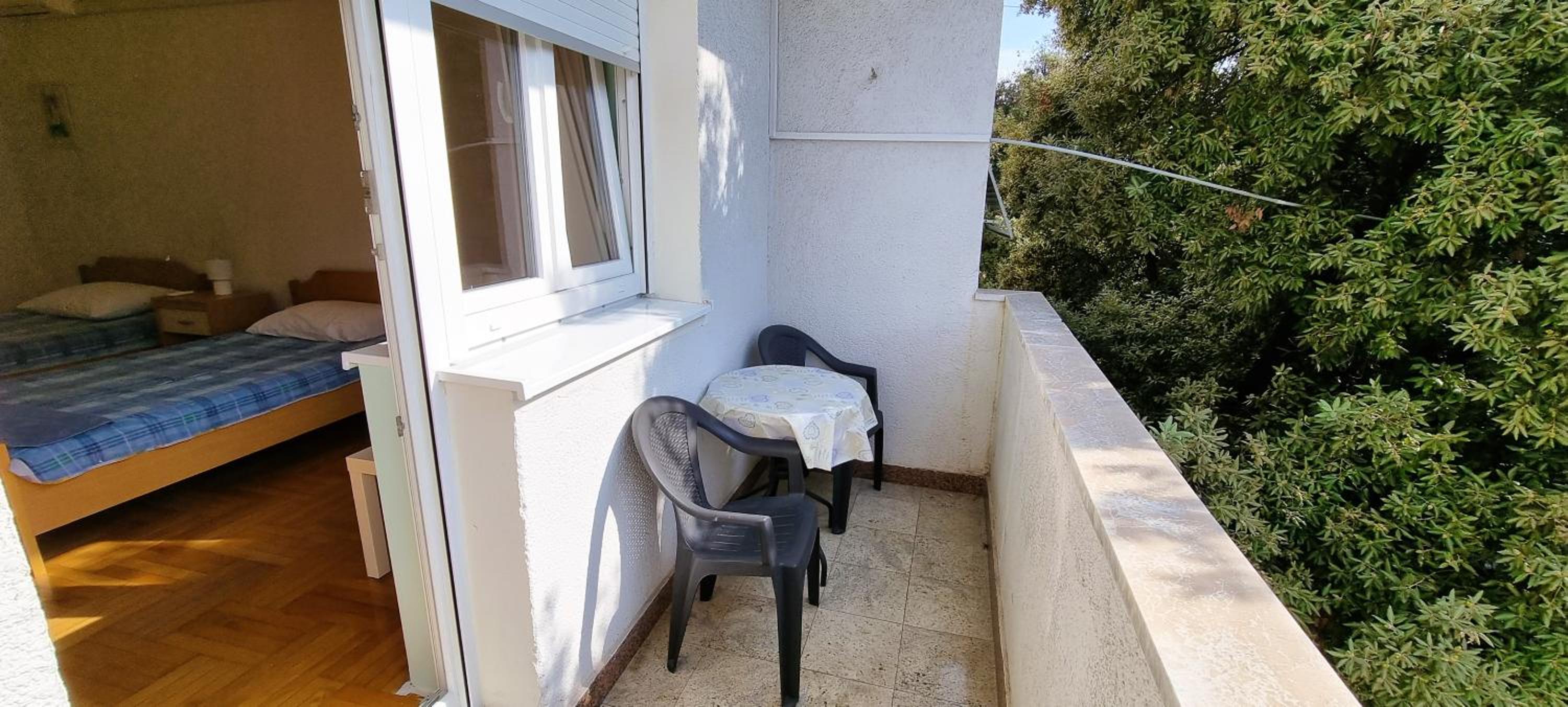 Apartment with Balcony - Photo 24