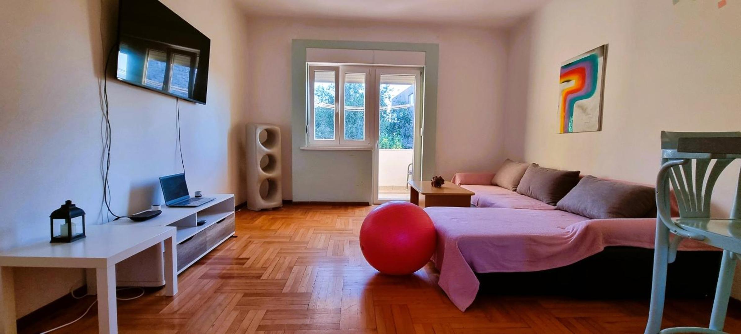 Apartment with Balcony - Photo 12