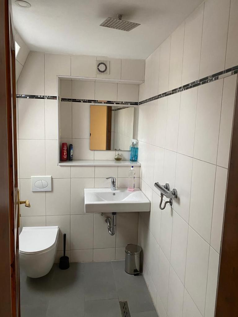 Twin Room with Private Bathroom photo 2