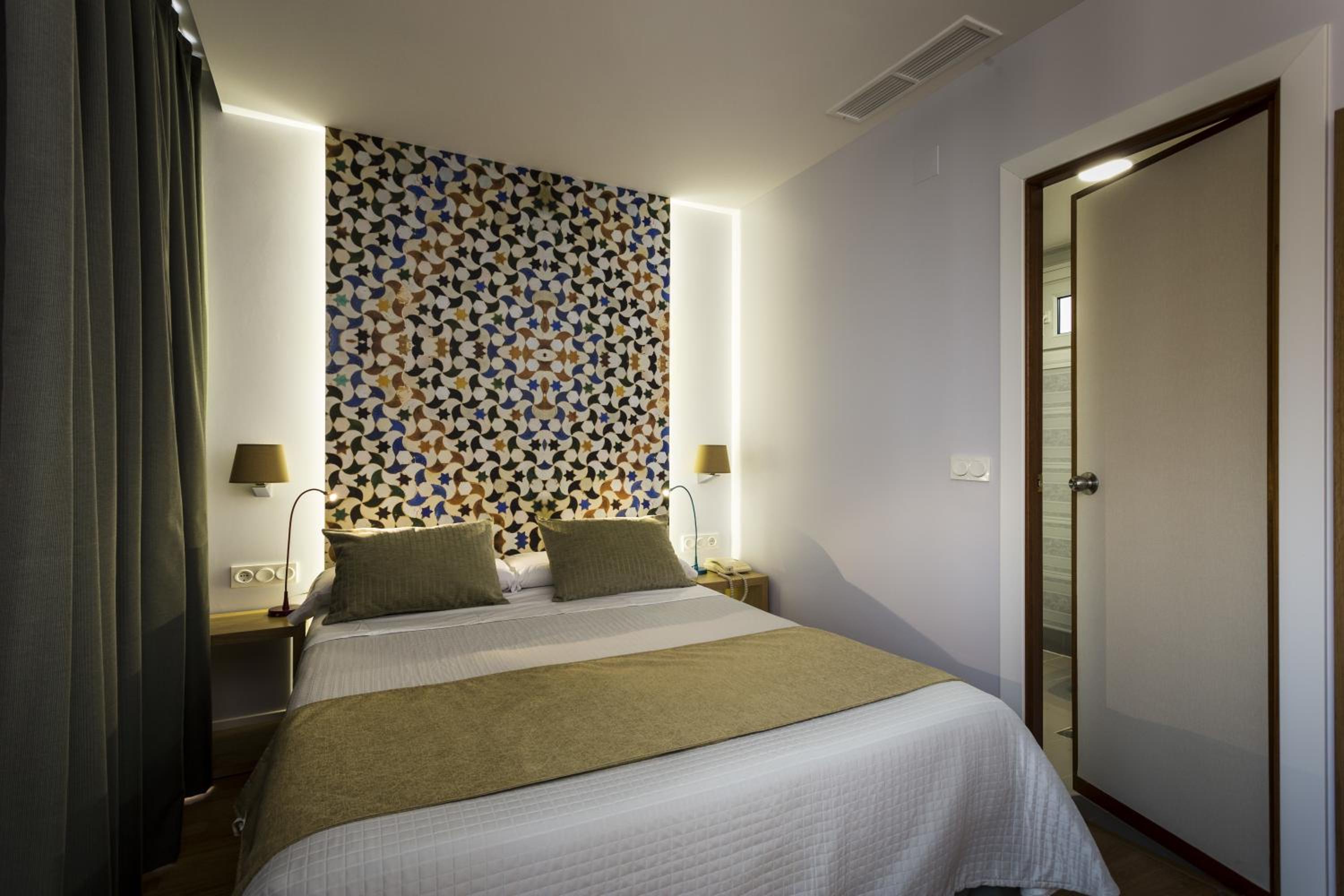 Double or Twin Room - Photo 10