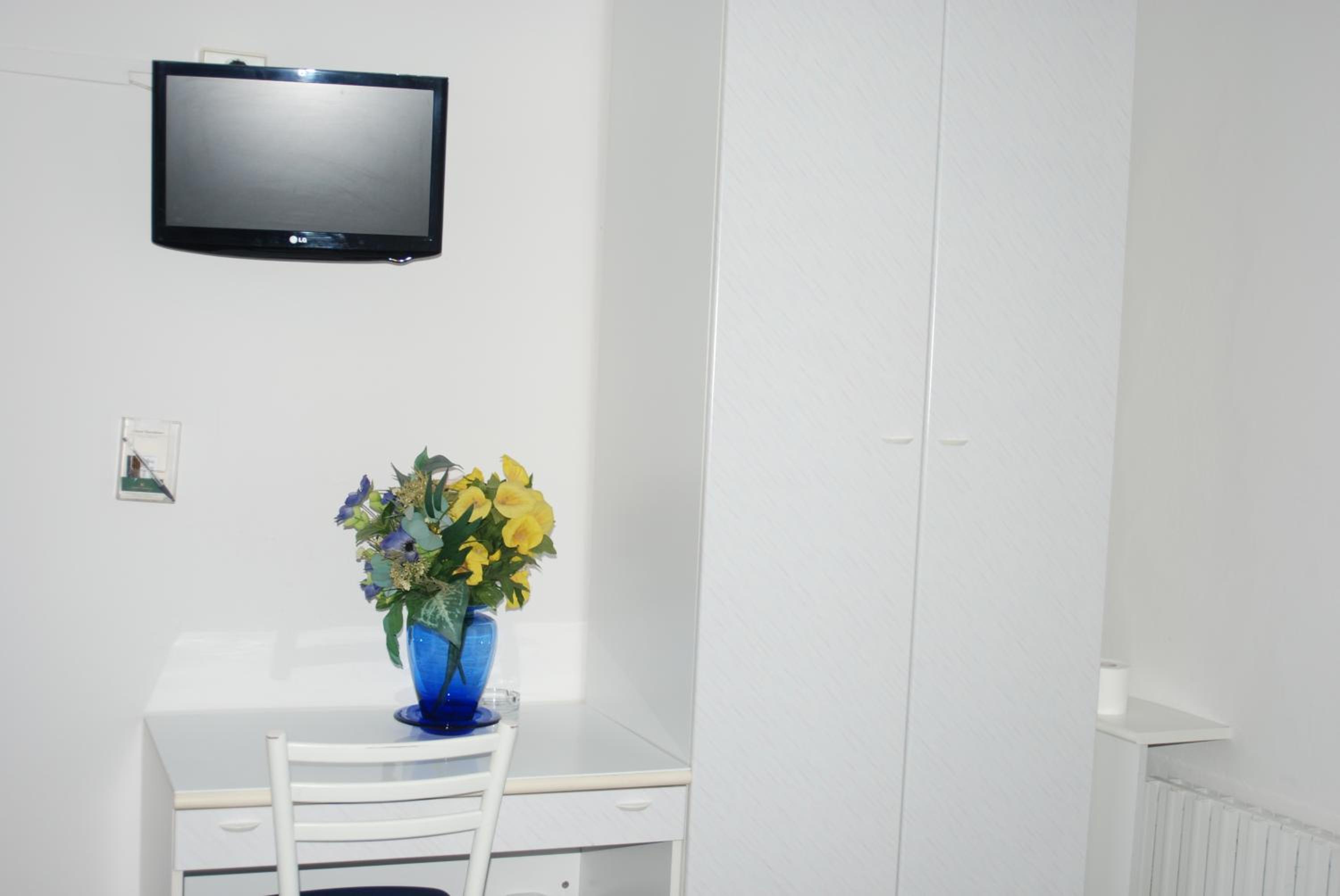Double Room - Photo 16