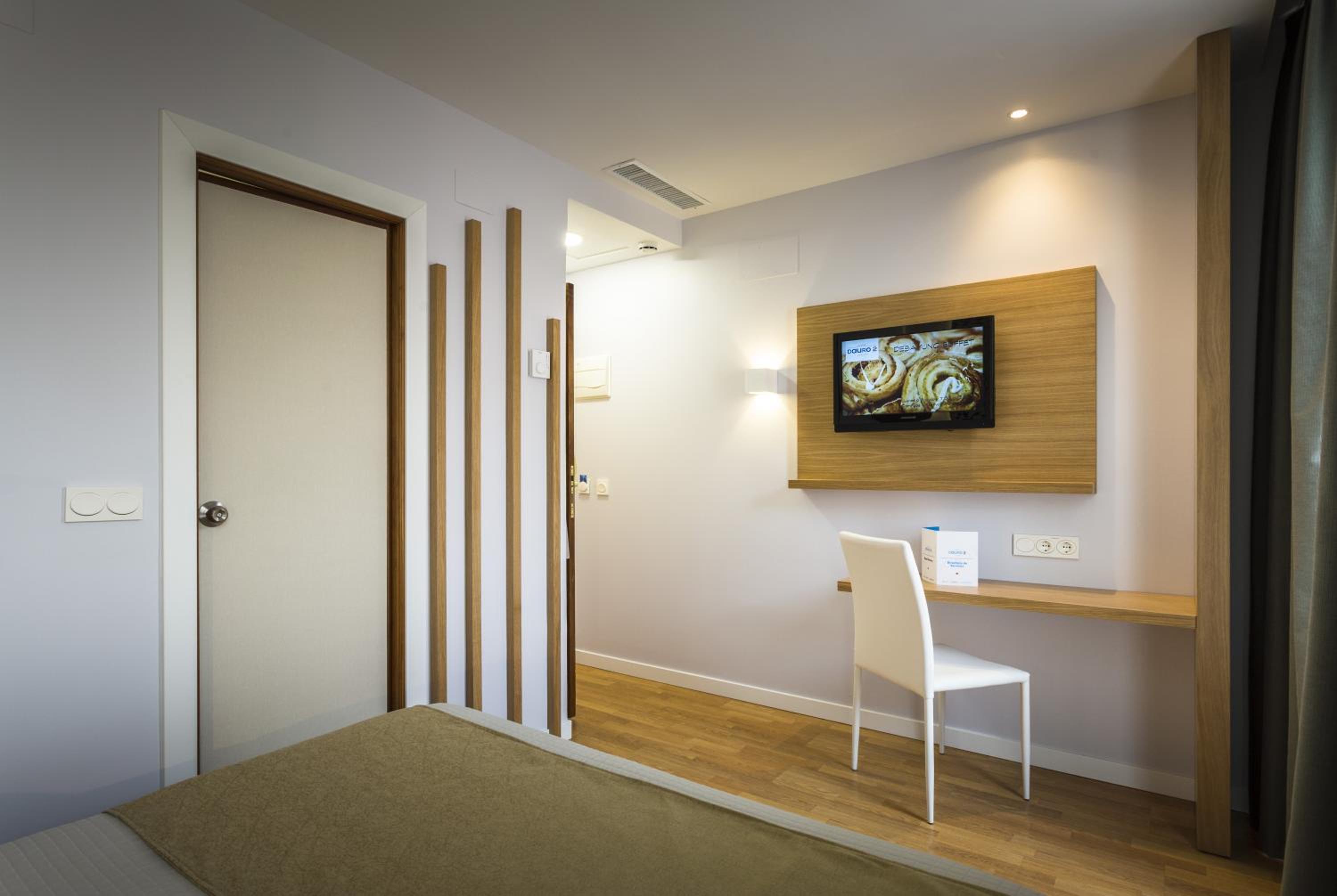 Double or Twin Room - Photo 2