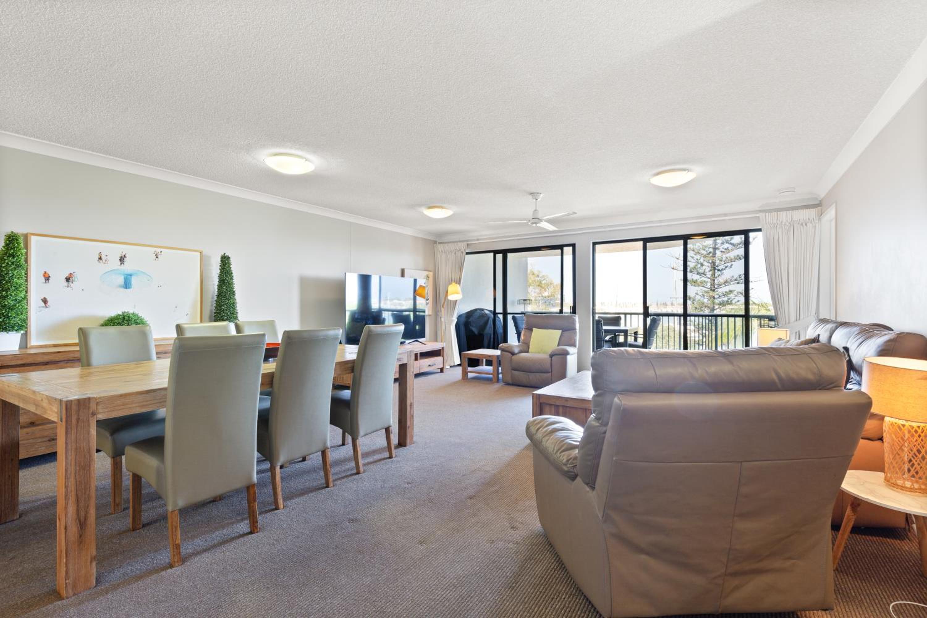 Three-Bedroom Apartment with Marina View photo 3