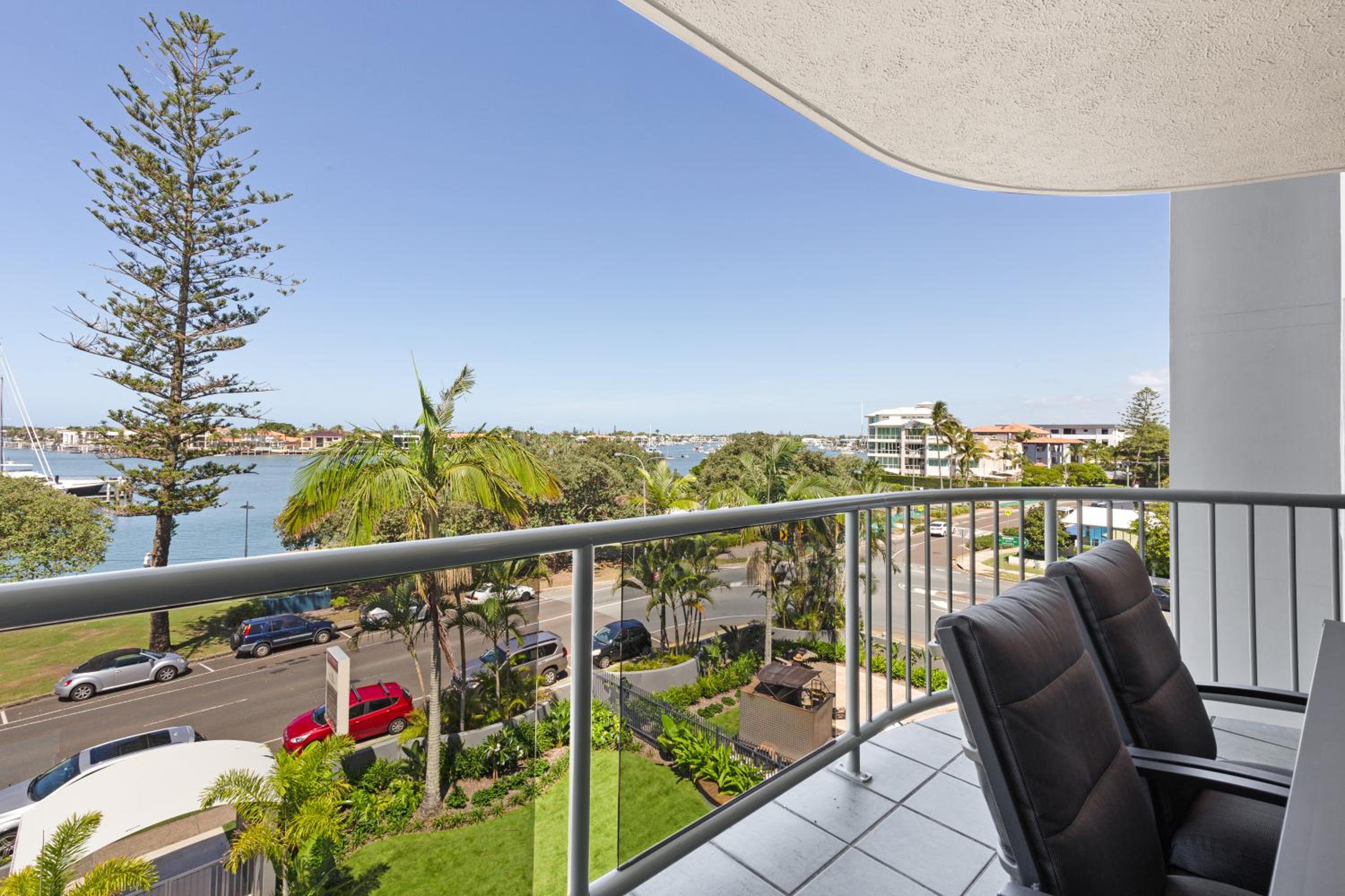 Three-Bedroom Apartment with Marina View photo 2