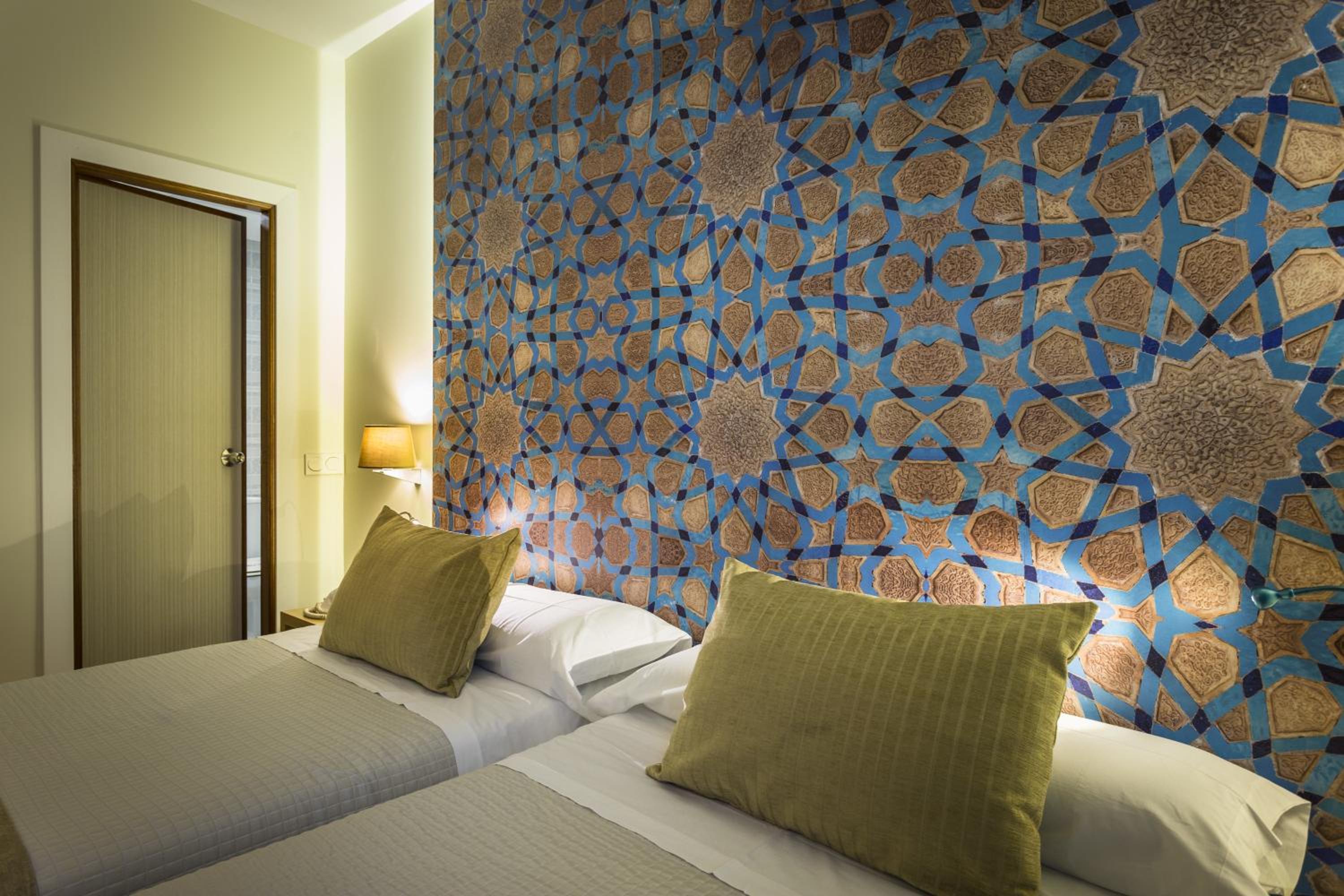 Double or Twin Room - Photo 9