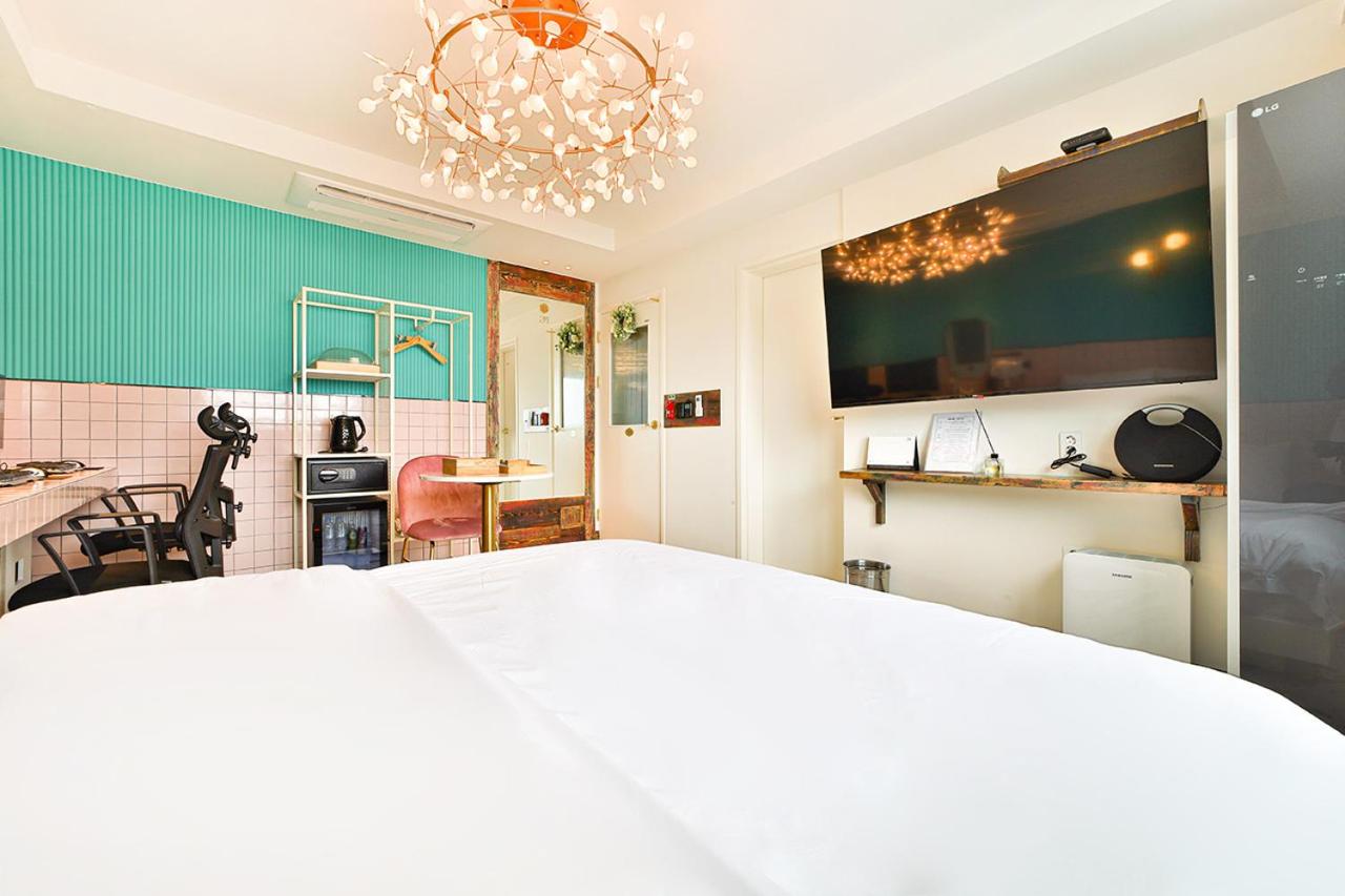 Suite - Photo 8