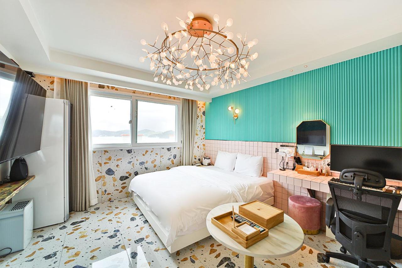 Suite - Photo 1