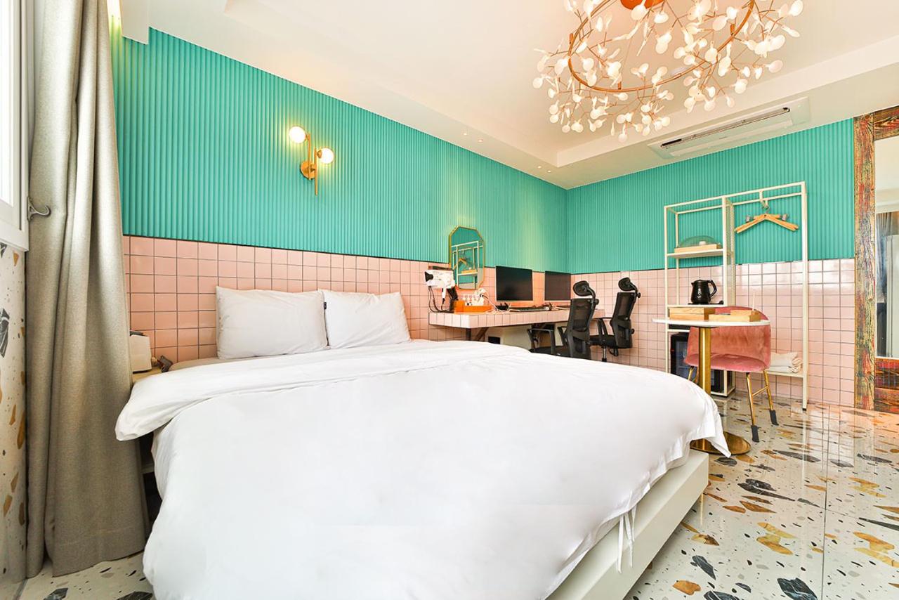 Suite - Photo 7