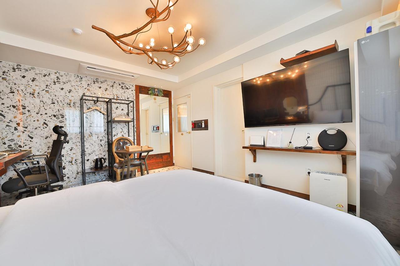 Suite - Photo 10