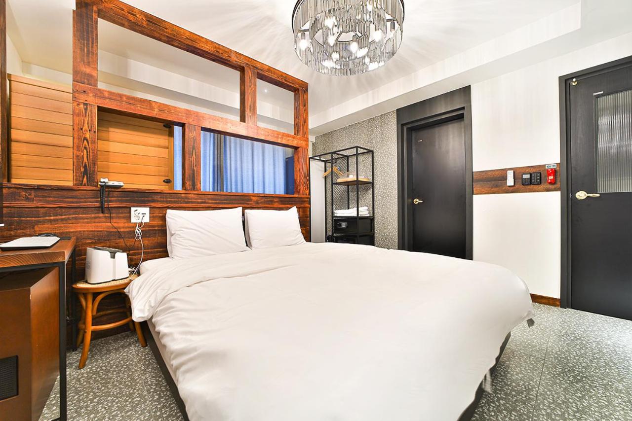 Standard Suite - Photo 9
