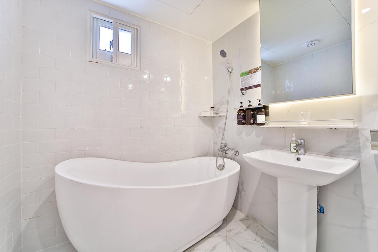 Standard Suite - Photo 2