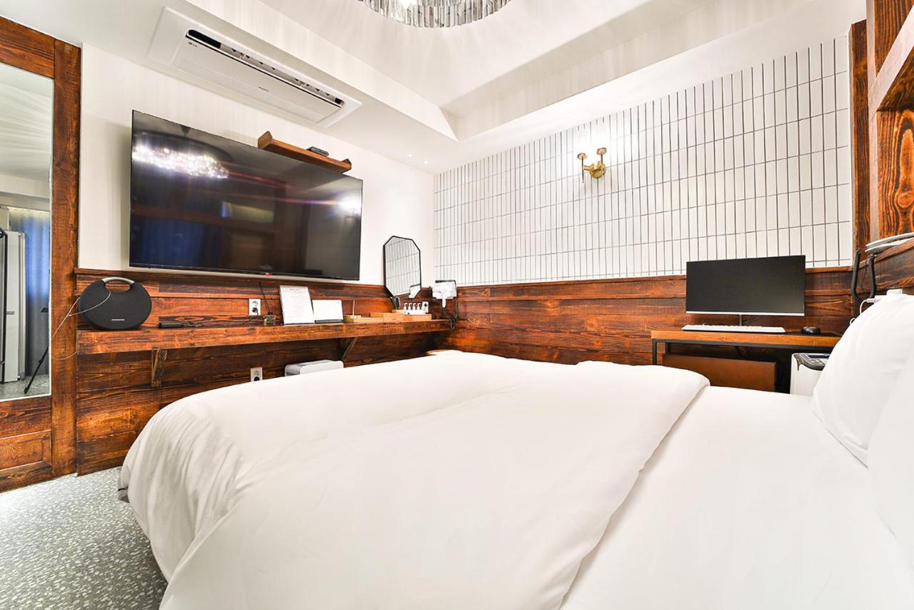 Standard Suite - Photo 7