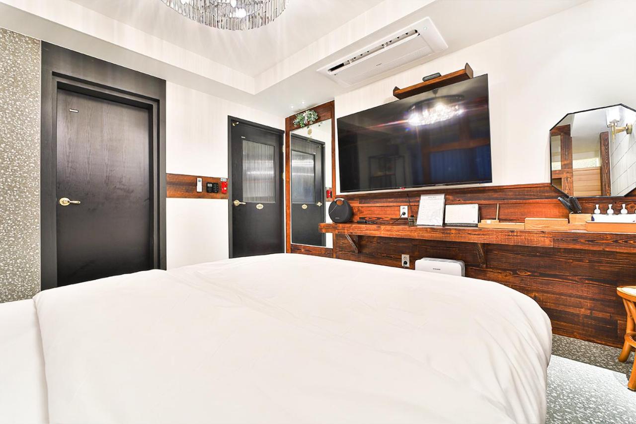 Standard Suite - Photo 8