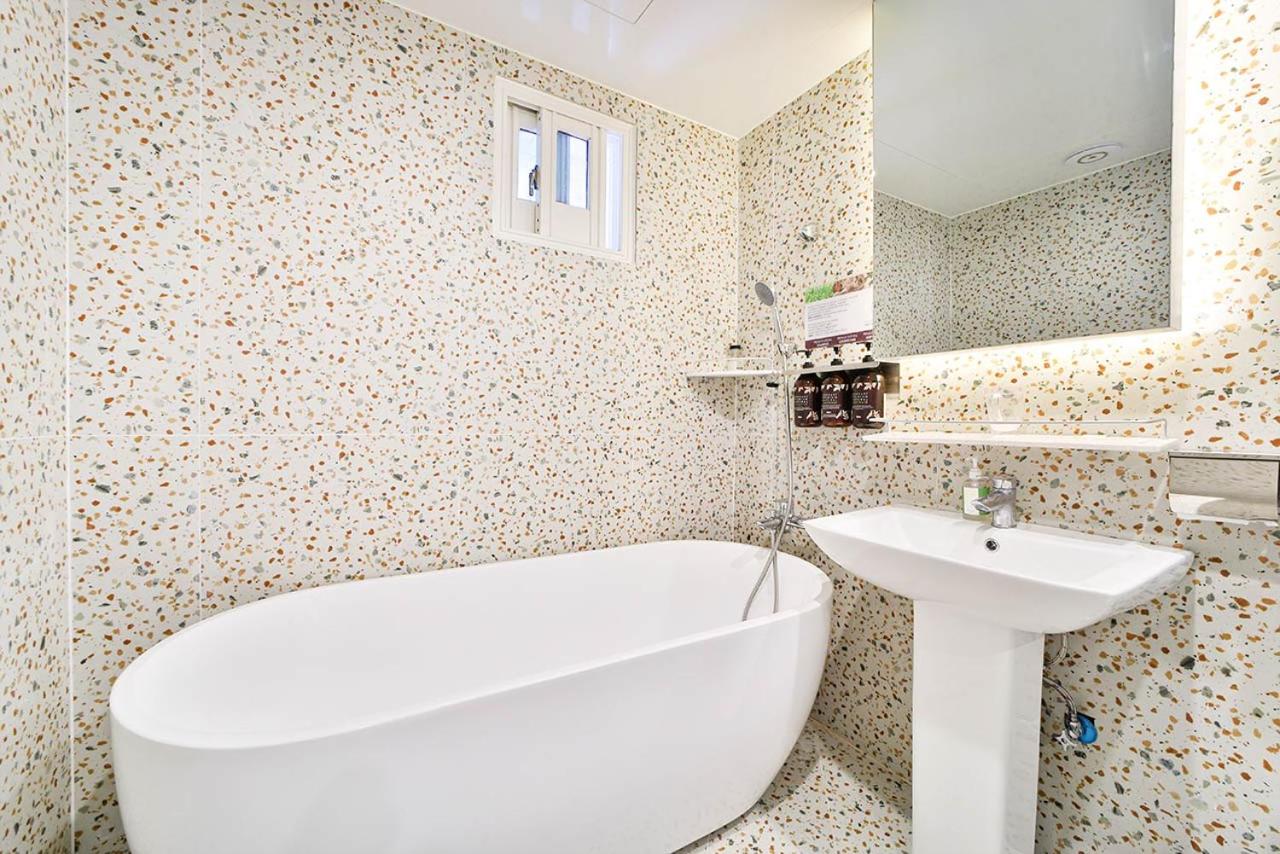 Family Suite - Photo 8