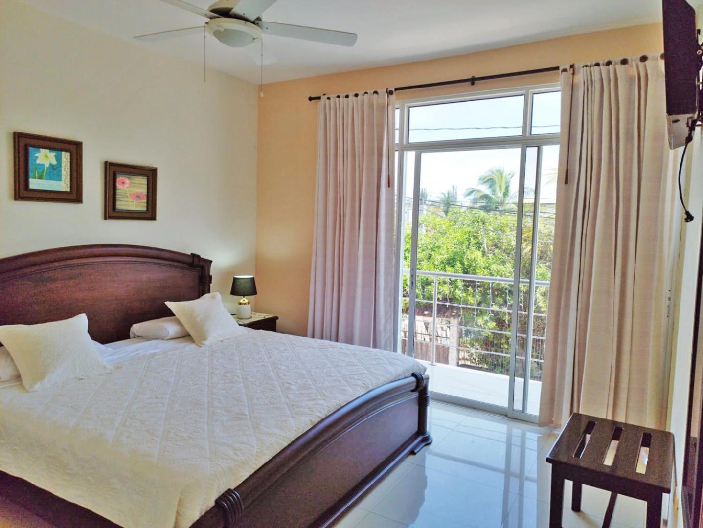 Deluxe King Suite photo 1
