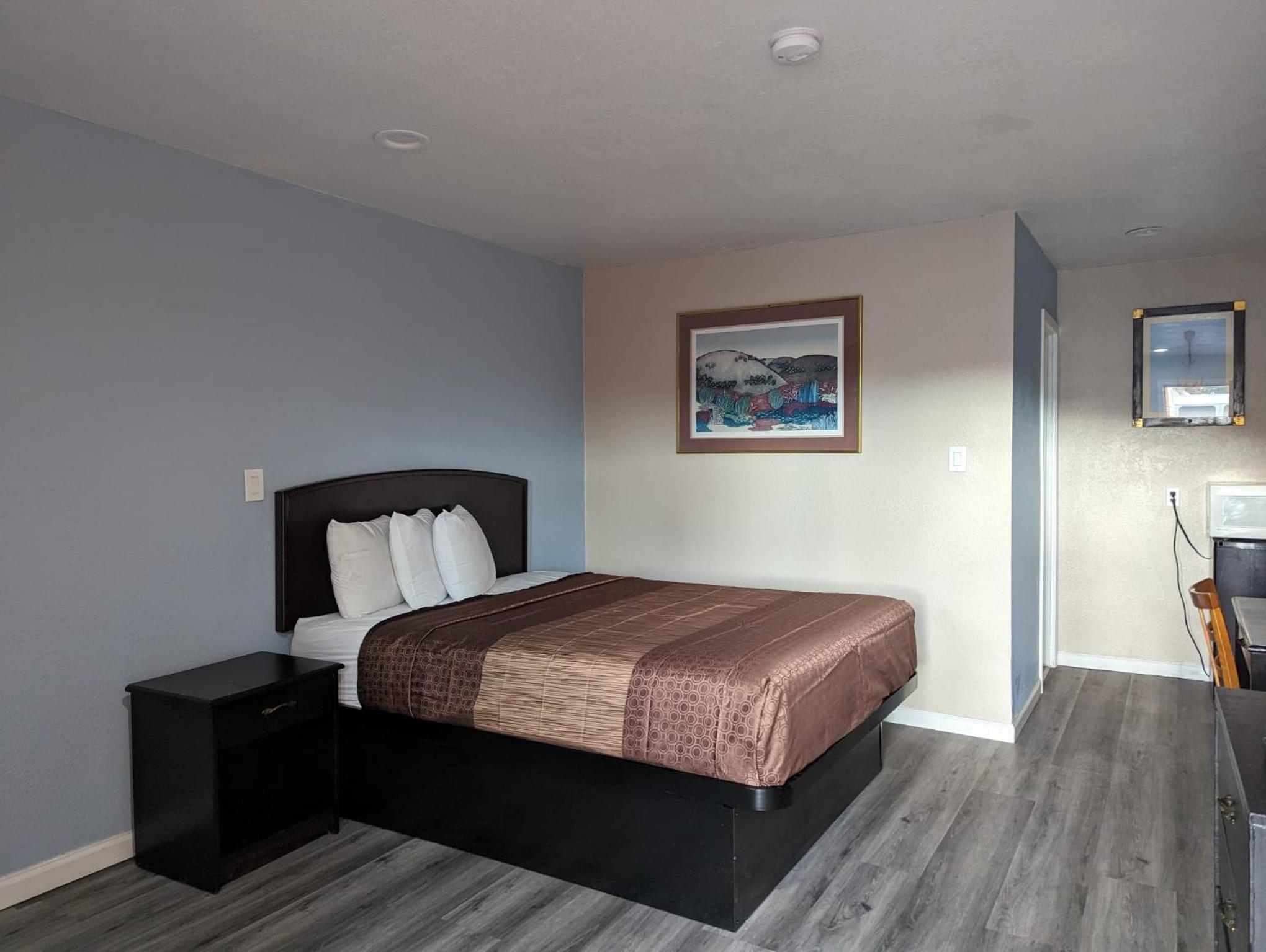 Deluxe King Room - Photo 3