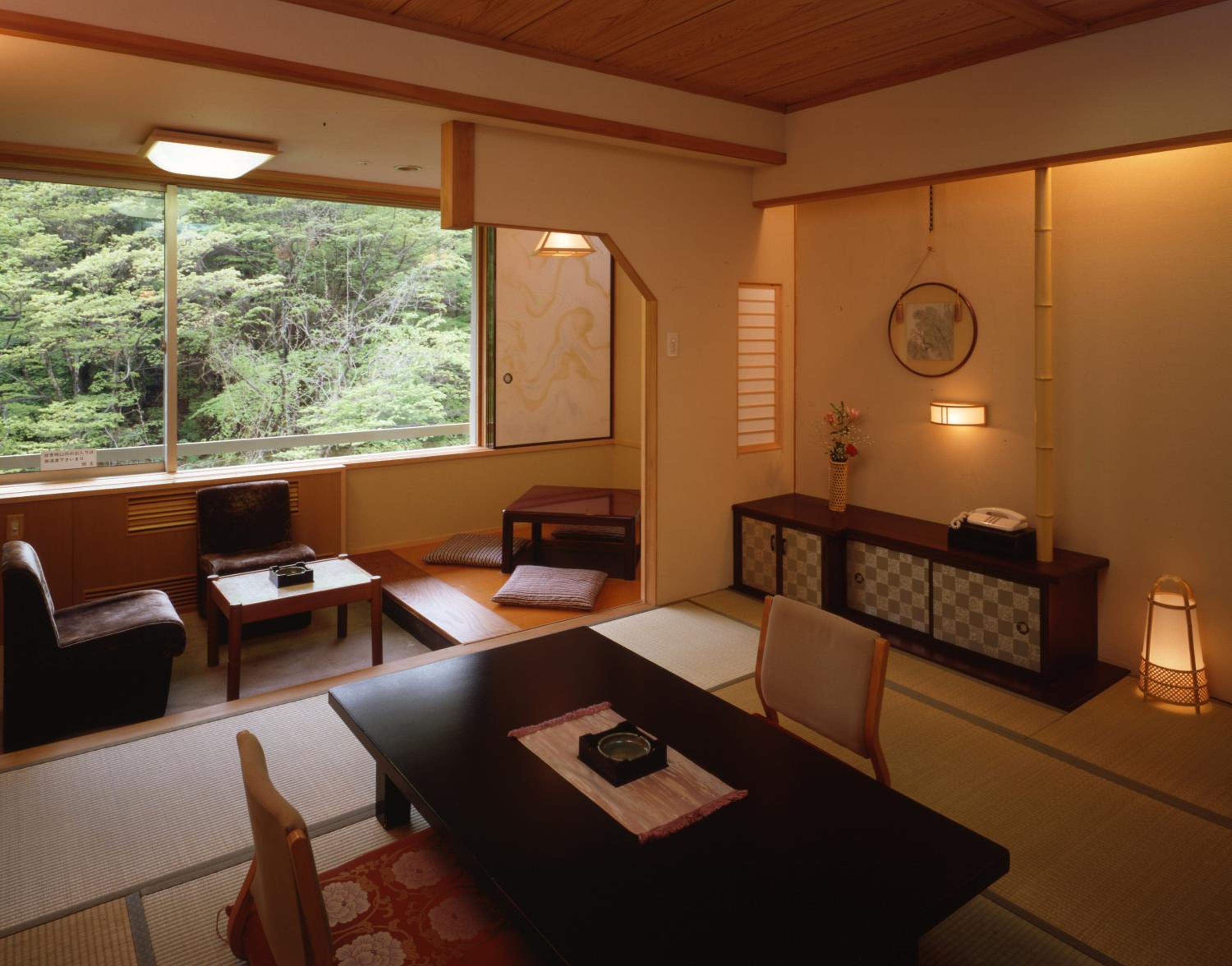 Japanese-Style Quadruple Room photo 3