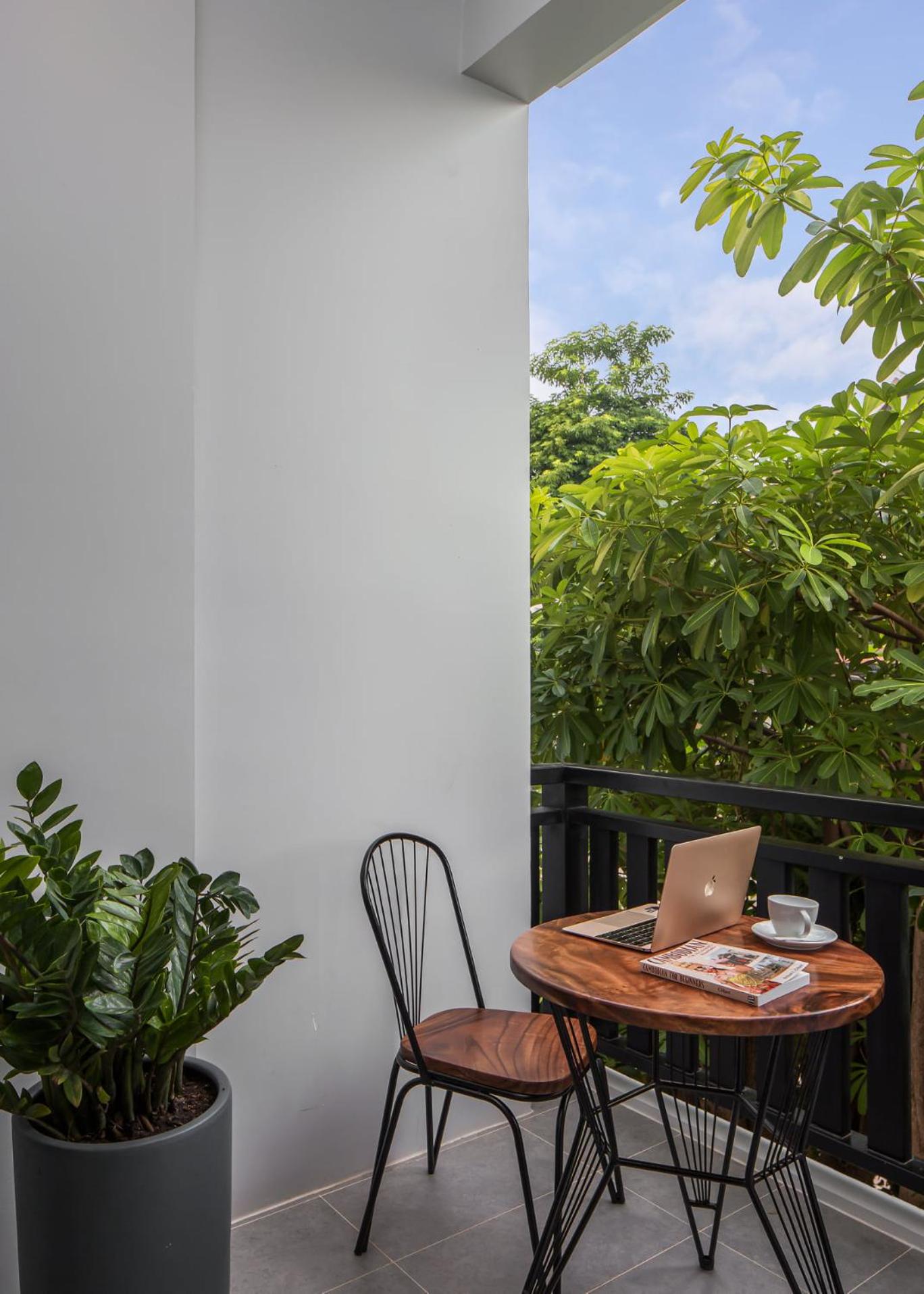 Junior Suite with Balcony - Photo 2