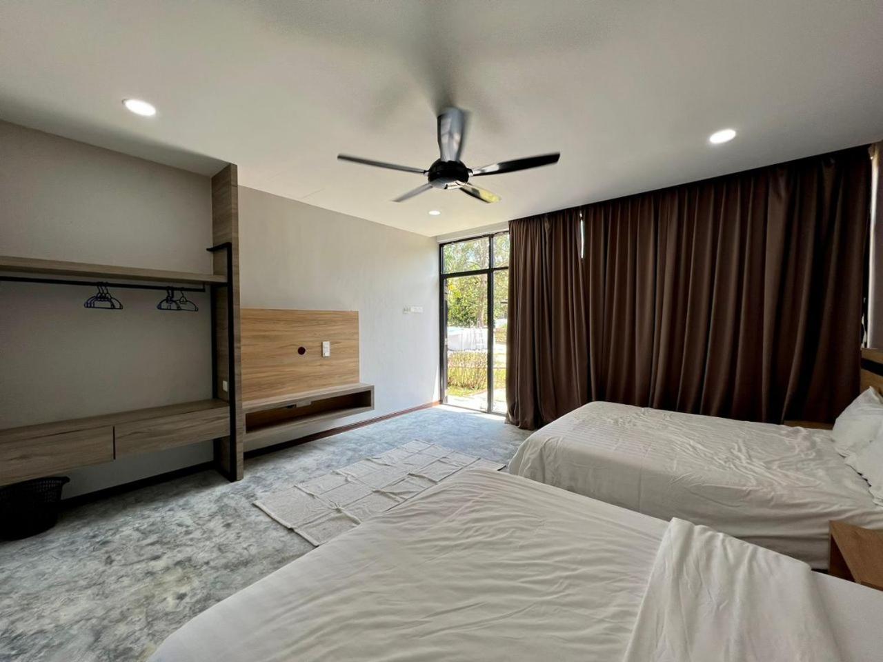 Family Room - Photo 11
