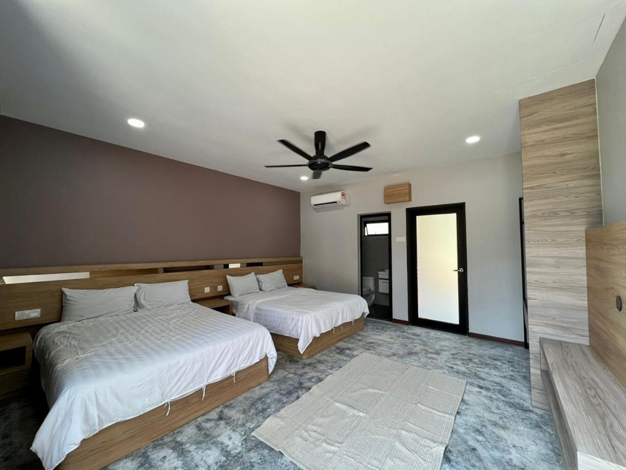 Family Room - Photo 5