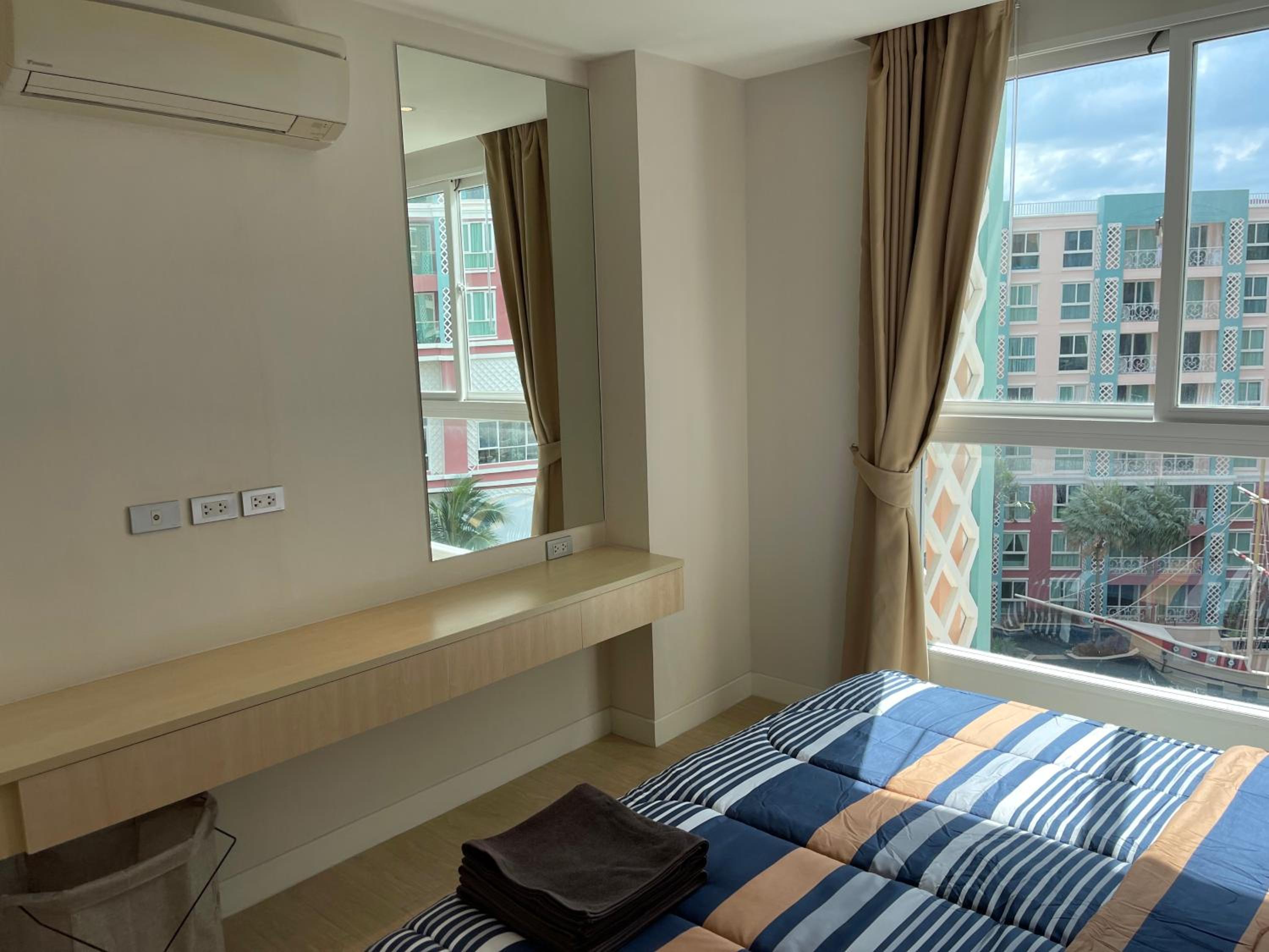 One-Bedroom Apartment with Balcony photo 2