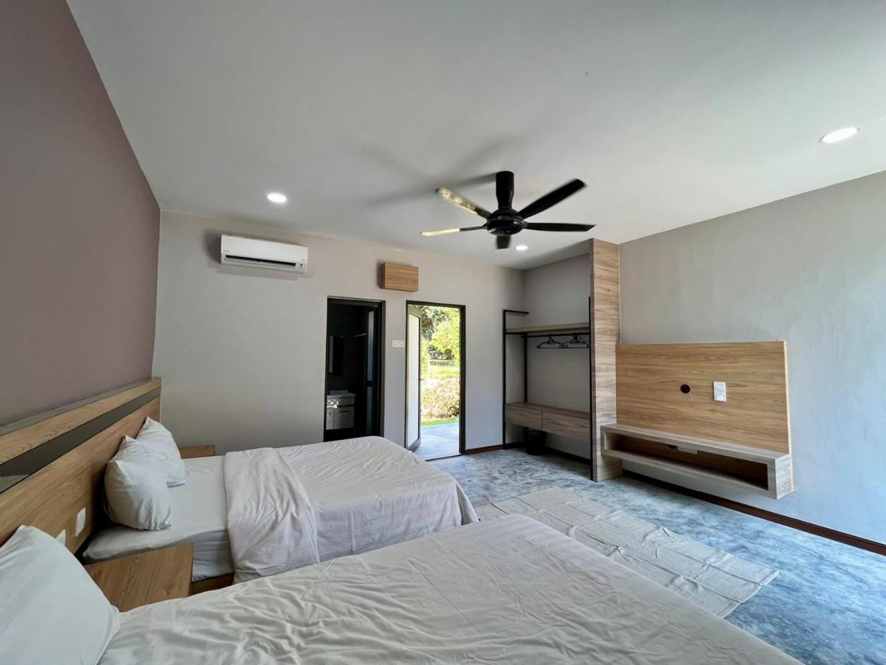 Family Room - Photo 10