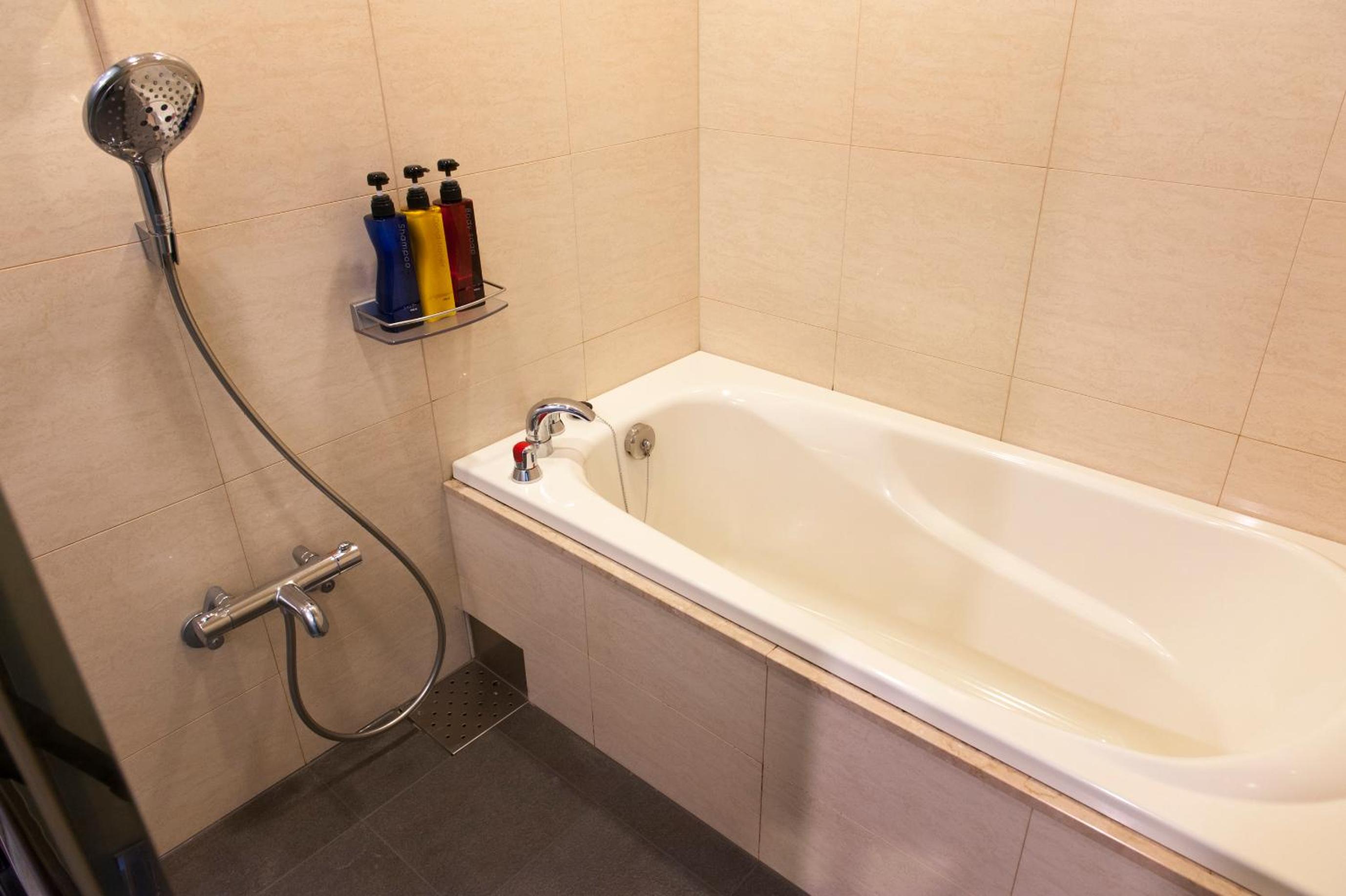 Deluxe Triple Room - Non-Smoking - Photo 9