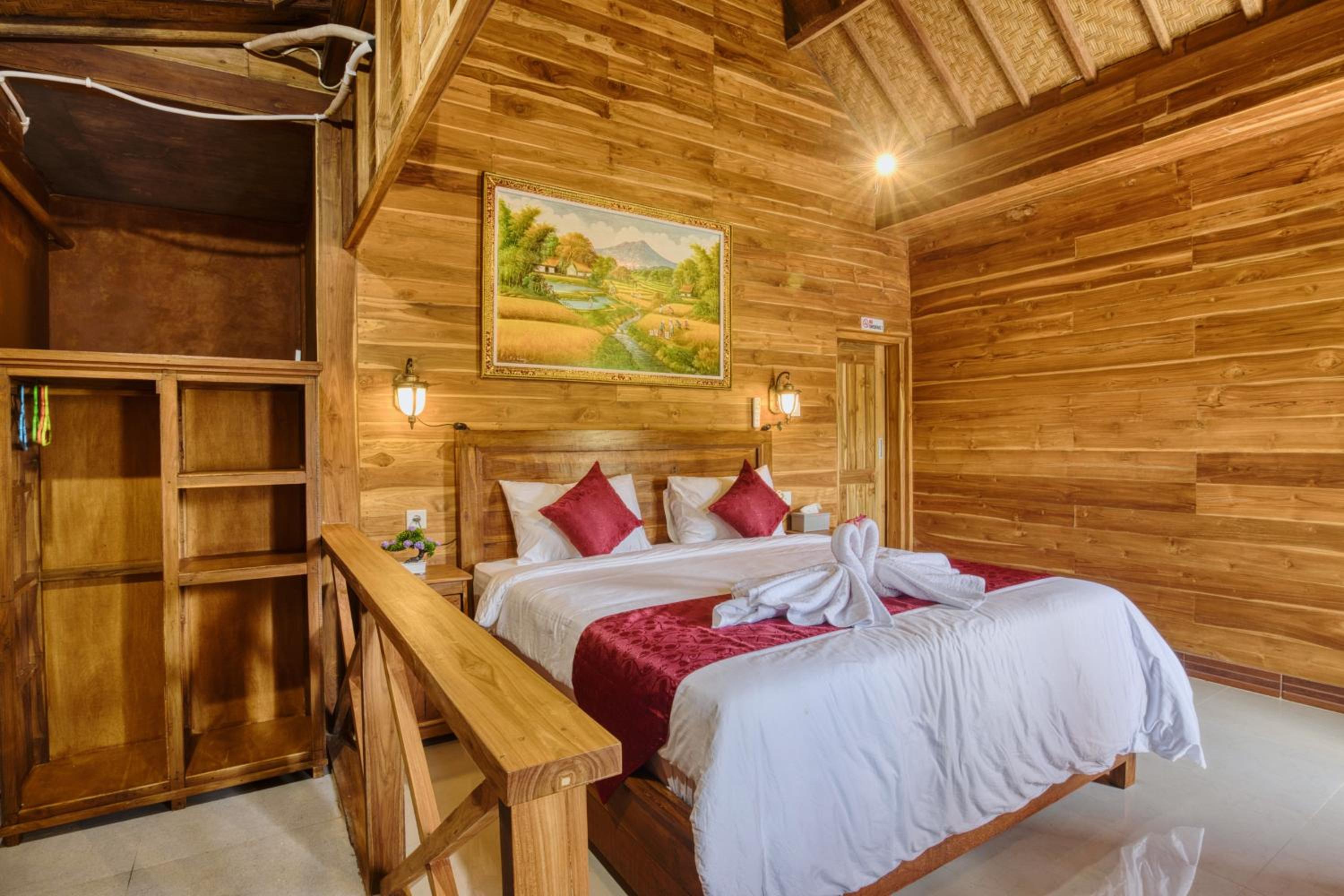 Deluxe Double Room with Balcony - Photo 15