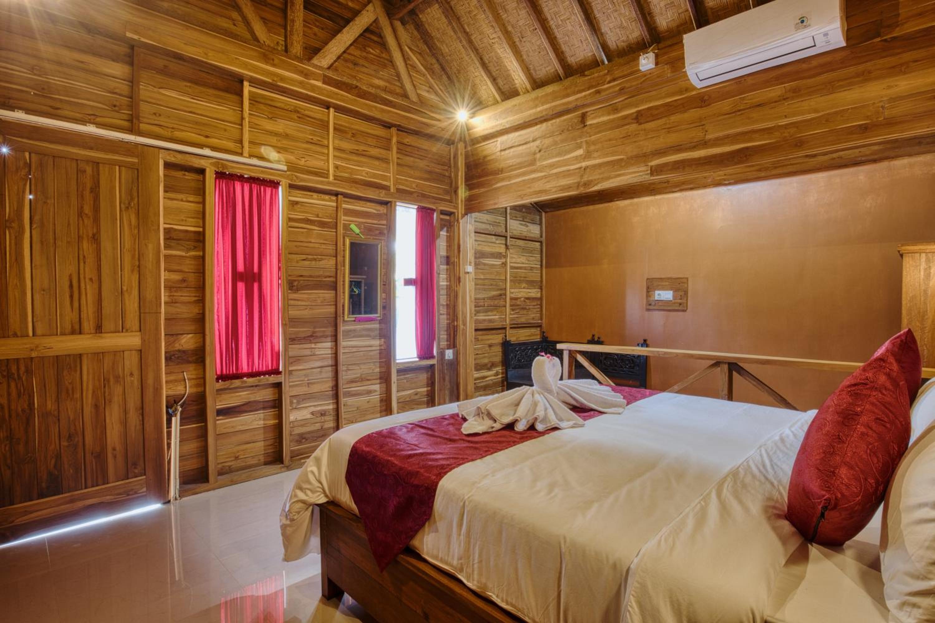 Deluxe Double Room with Balcony - Photo 13