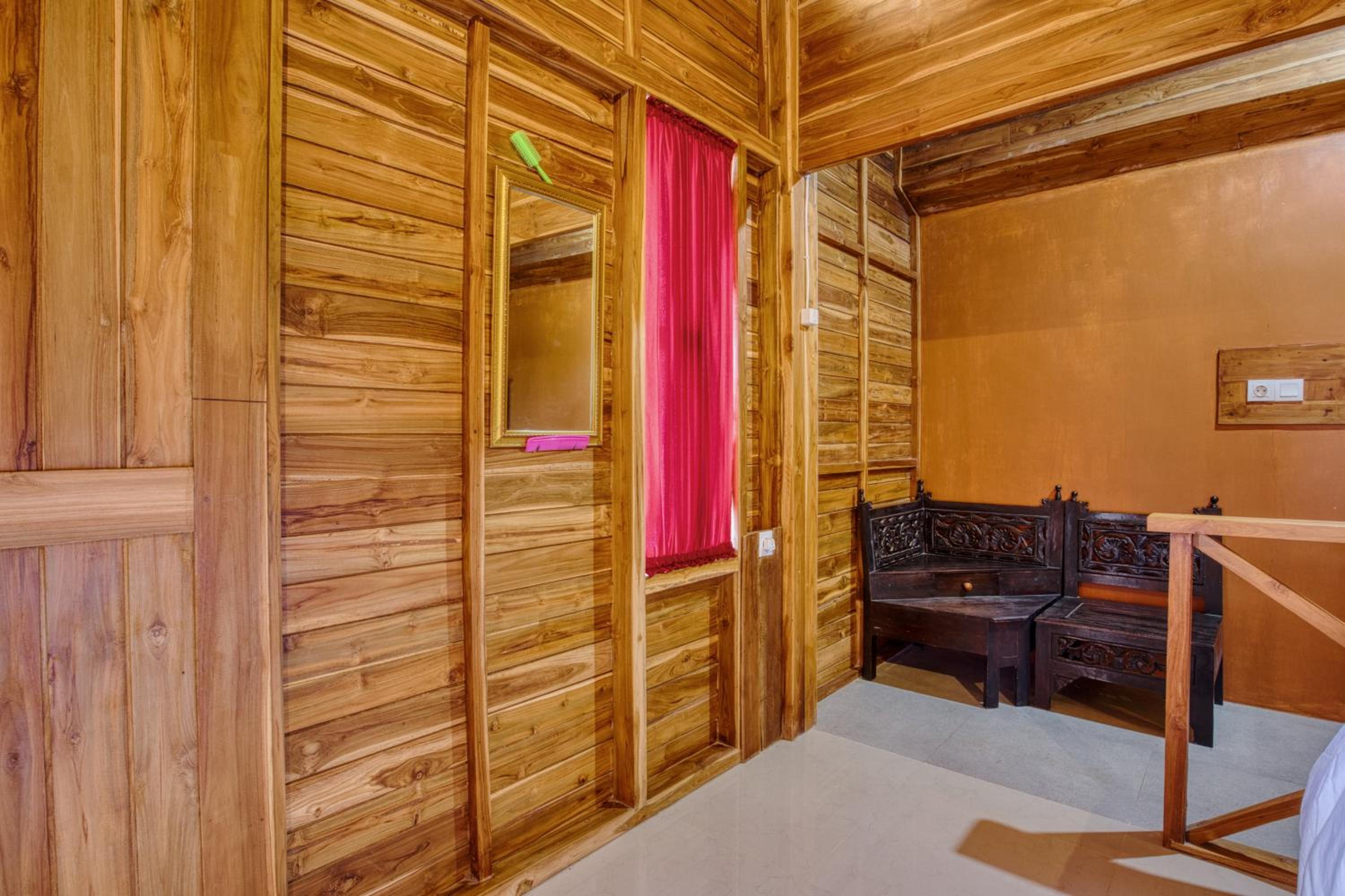 Deluxe Double Room with Balcony - Photo 11