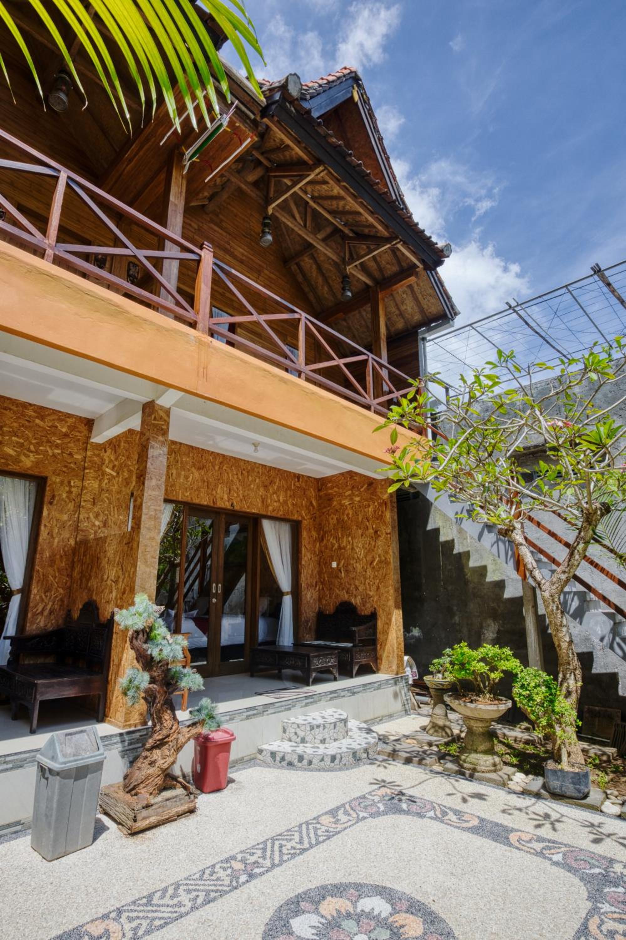 Deluxe Double Room with Balcony - Photo 9