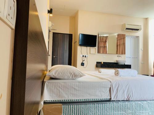Budget Double Room photo 2