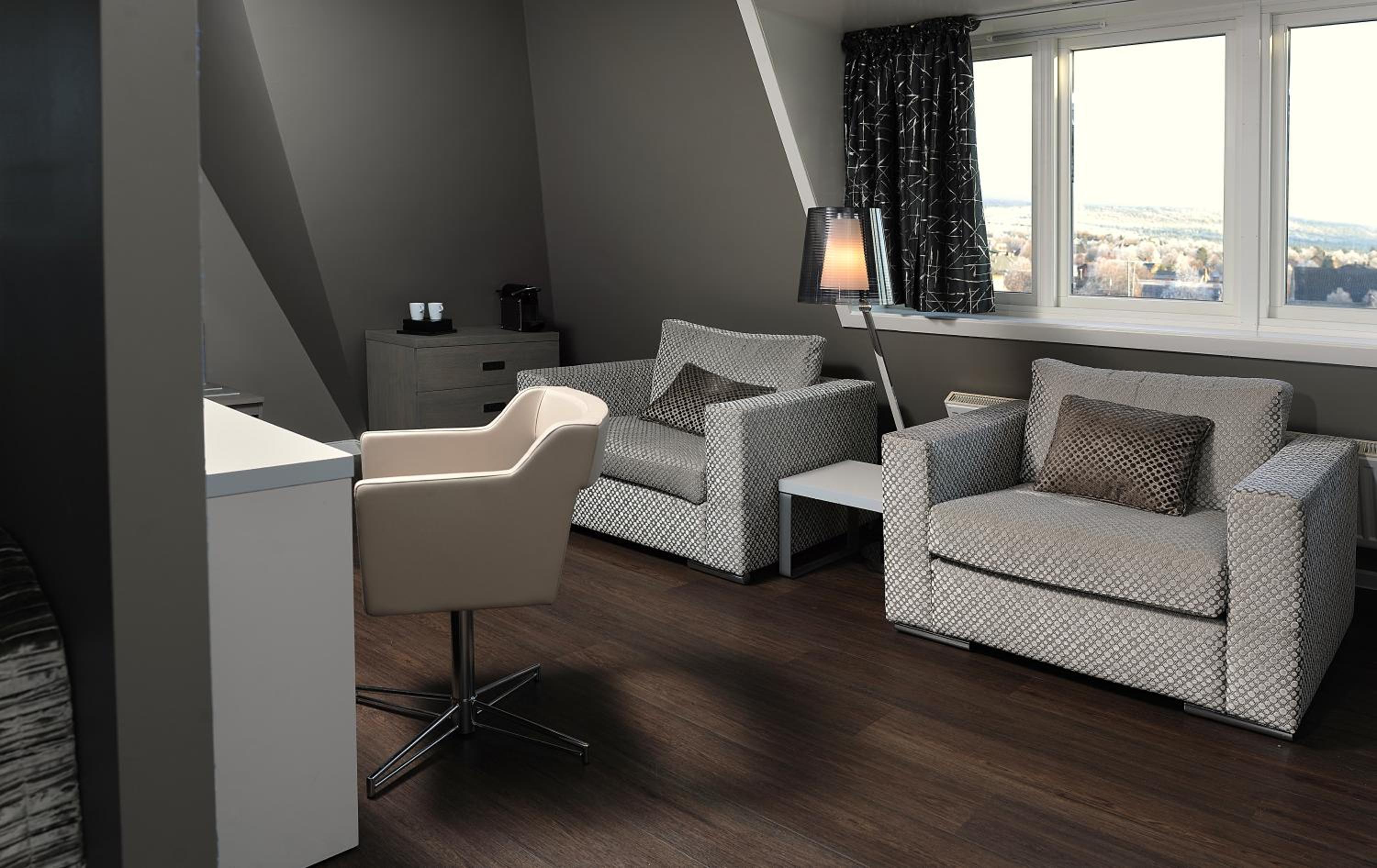 Suite - Photo 8