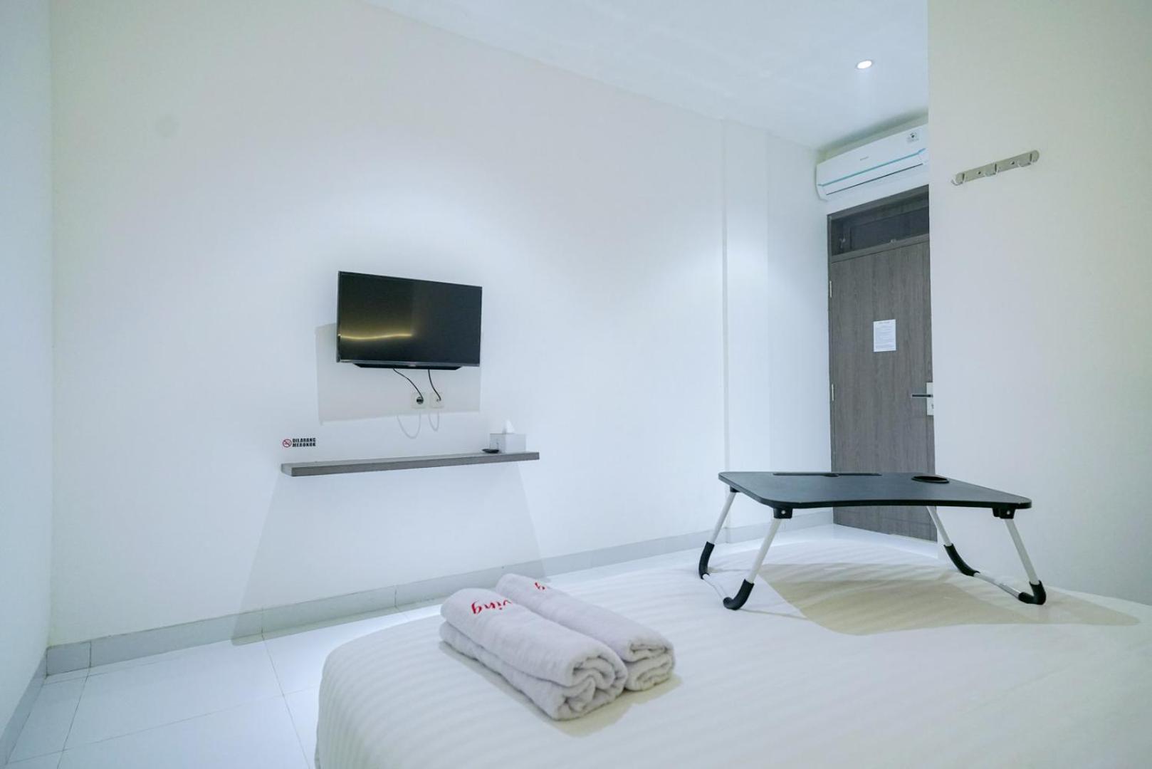 Deluxe Room - Photo 11