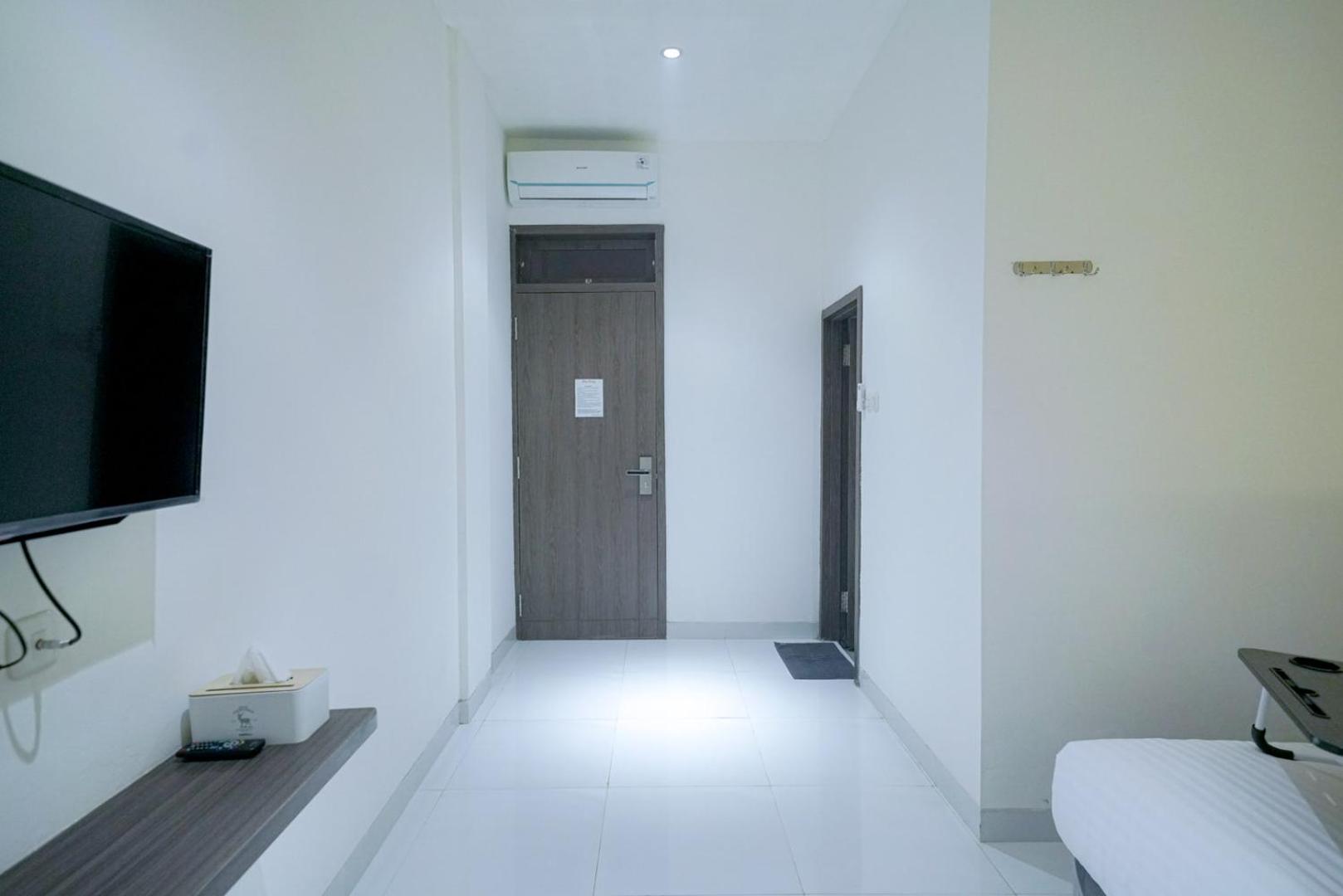 Deluxe Room - Photo 12