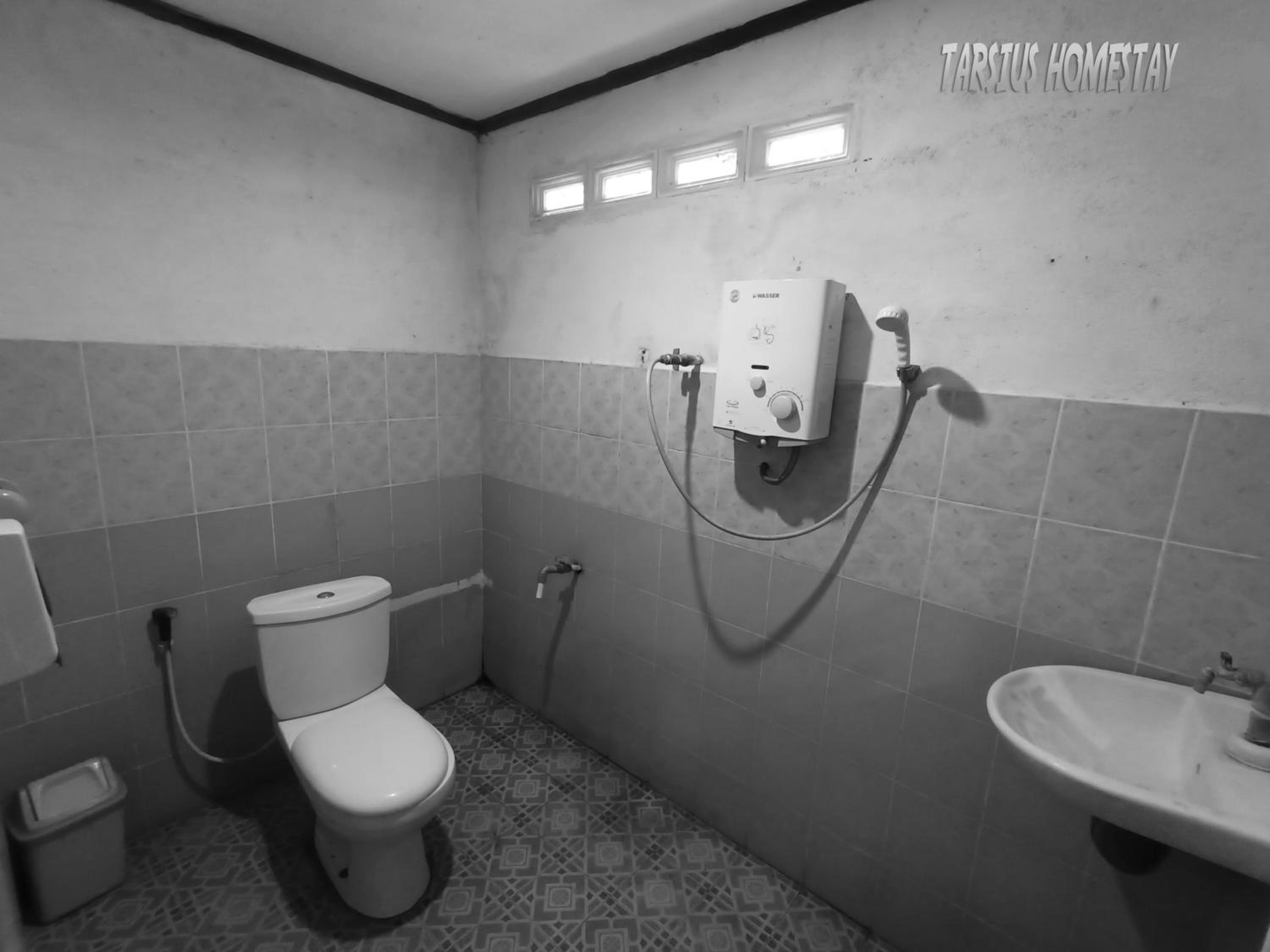 Family Room with Private Bathroom photo 3