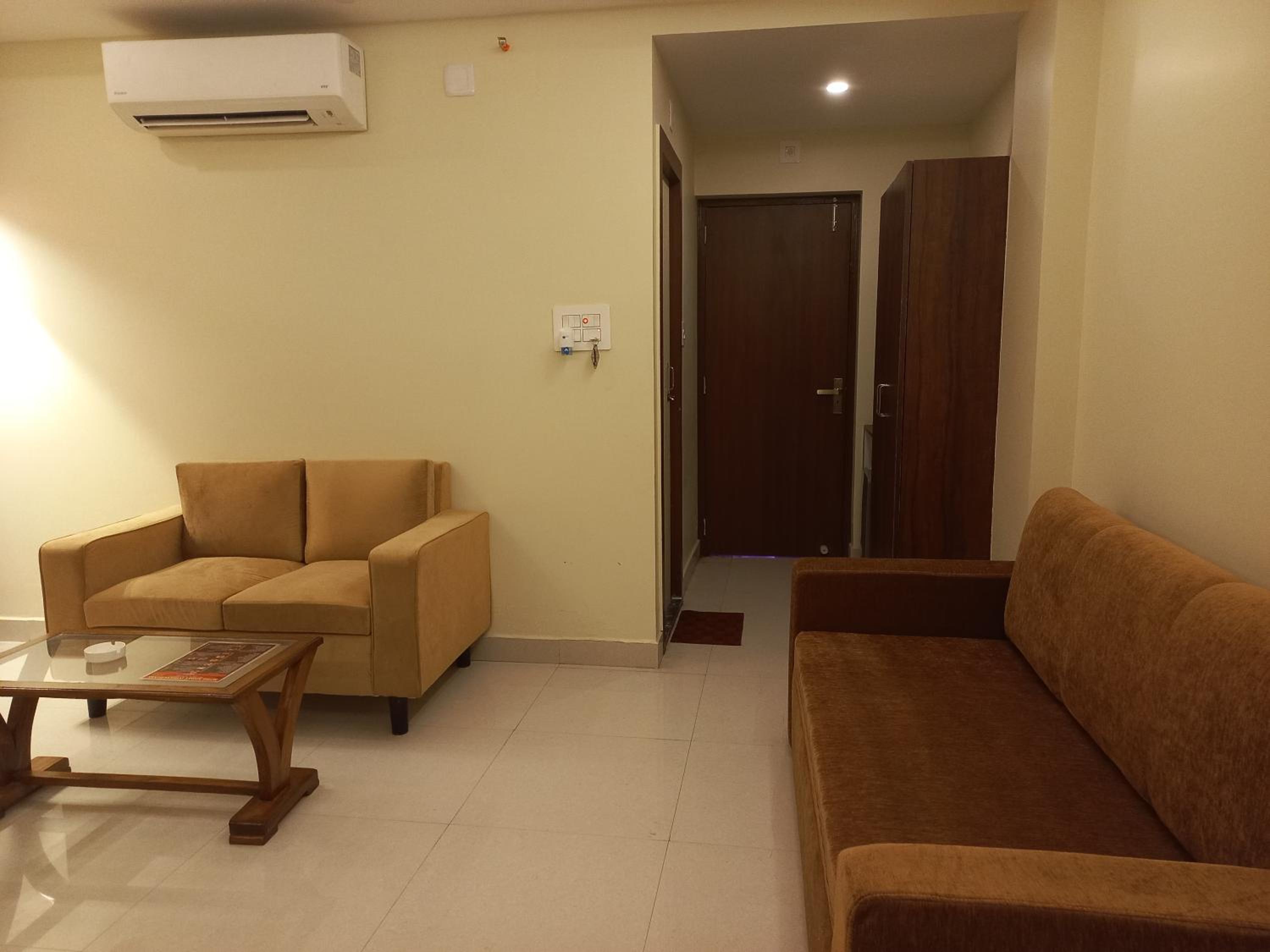Family Room - Photo 4