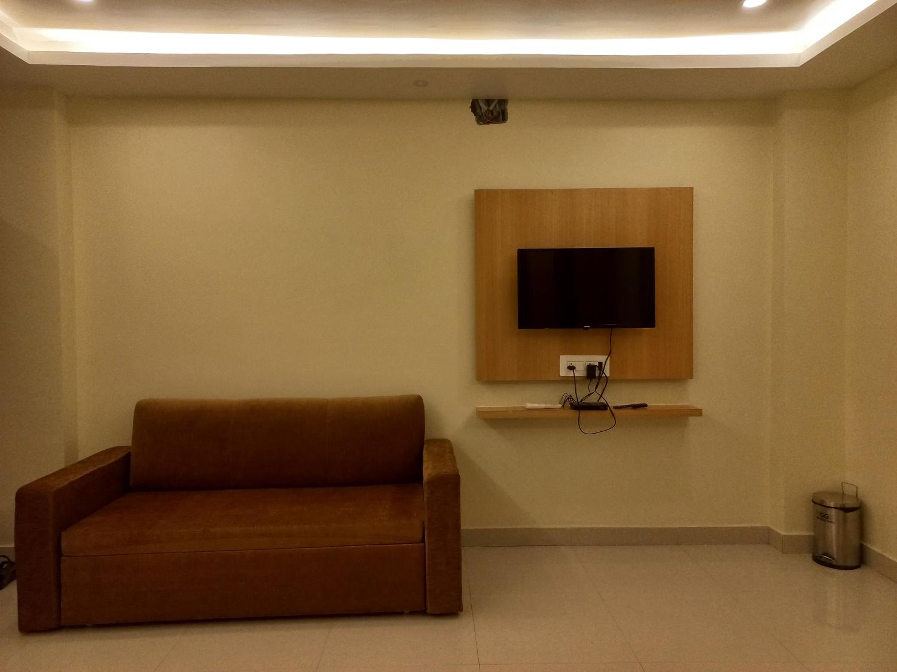 Family Room - Photo 6