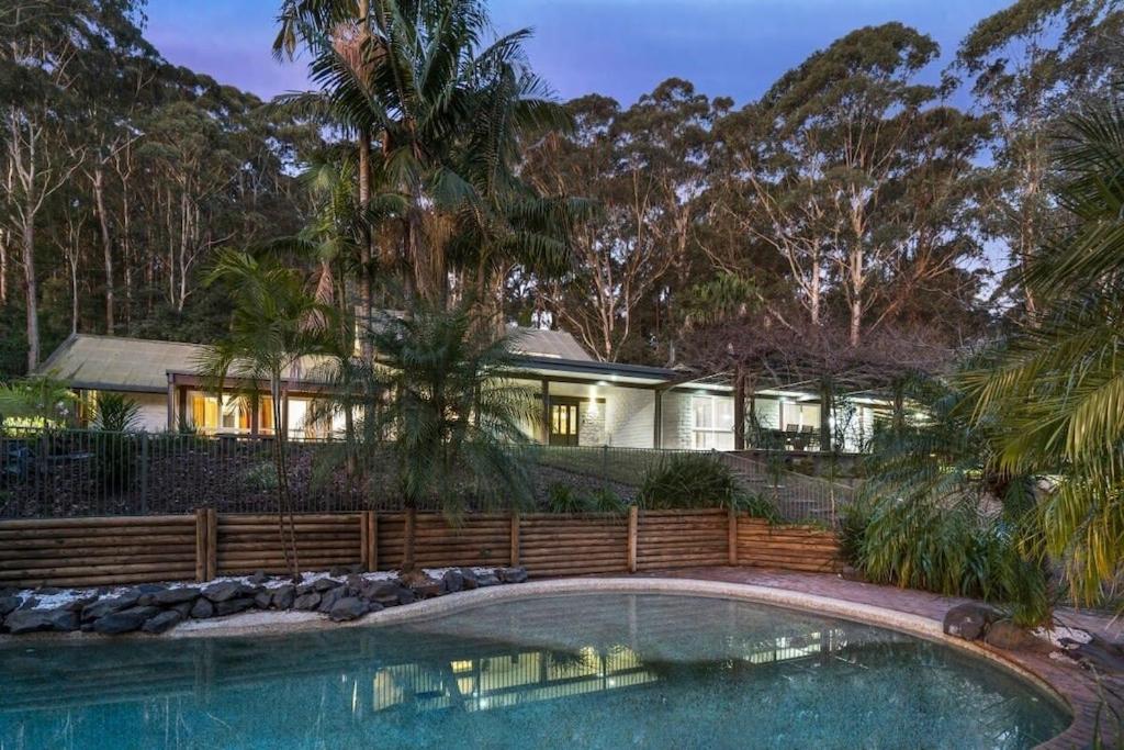 Eight-Bedroom House photo 2