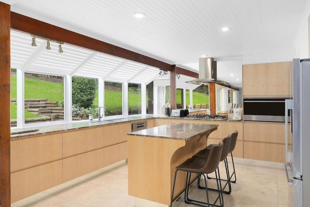 Eight-Bedroom House photo 3