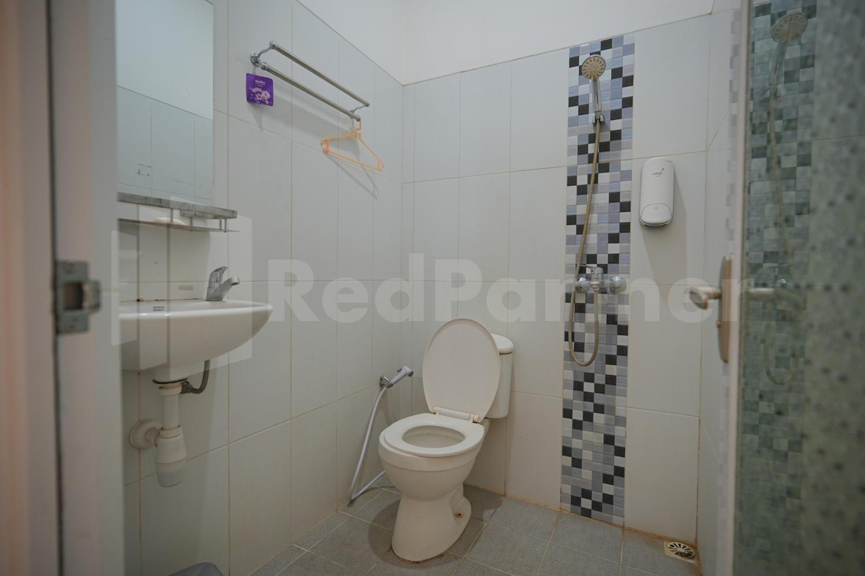 Standard Double Room - Photo 12