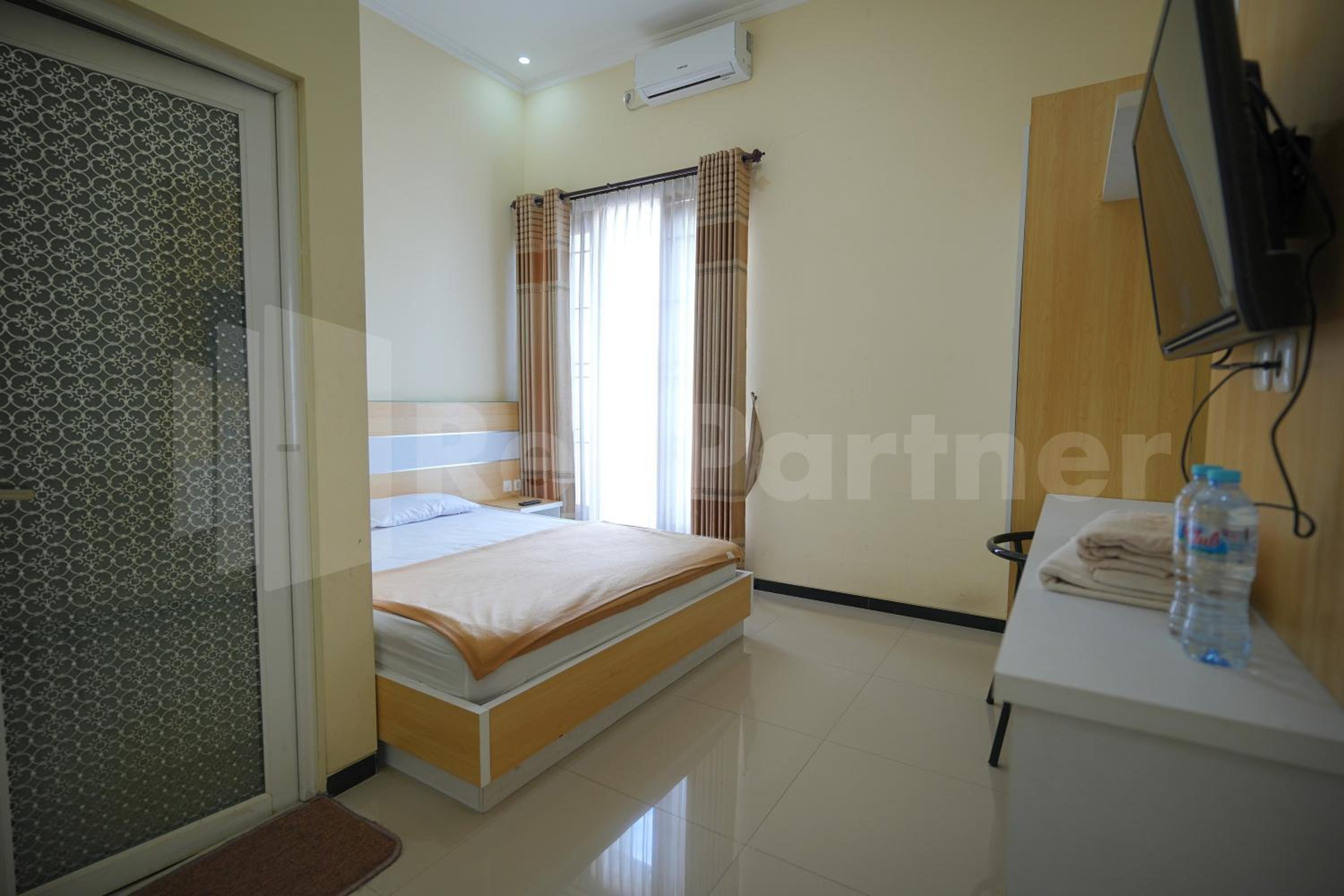 Standard Double Room - Photo 11