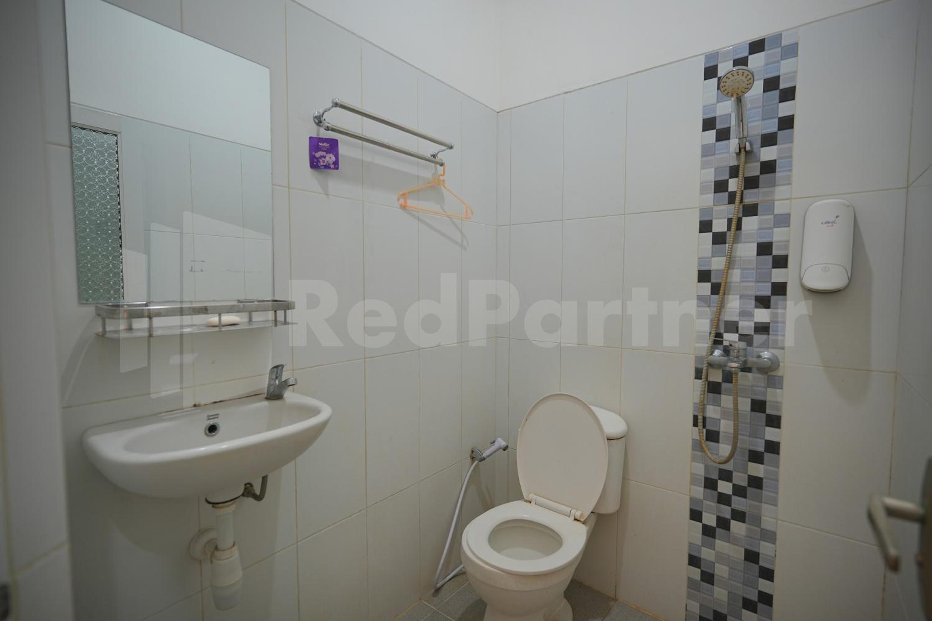 Standard Double Room - Photo 9