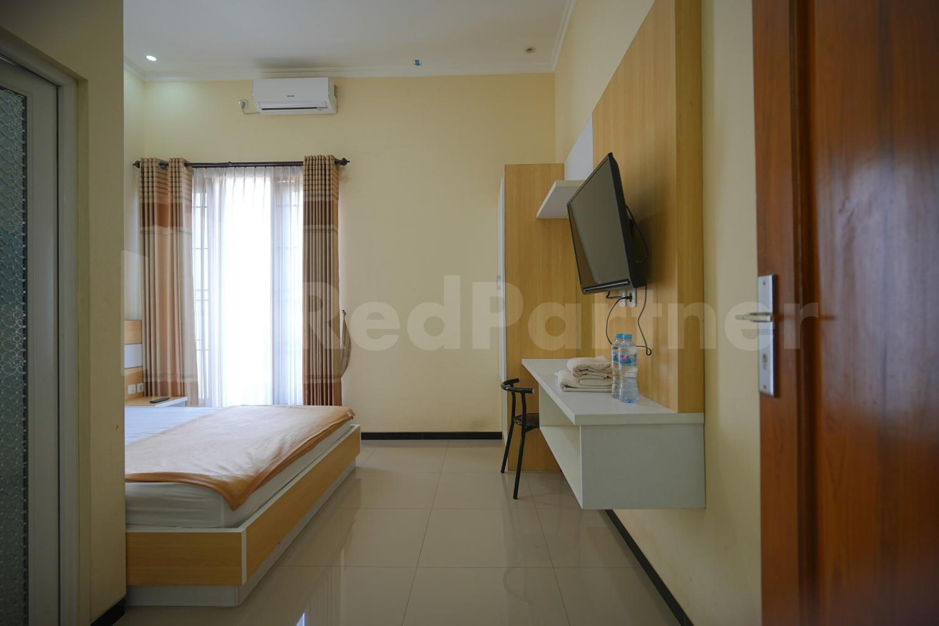 Standard Double Room - Photo 8
