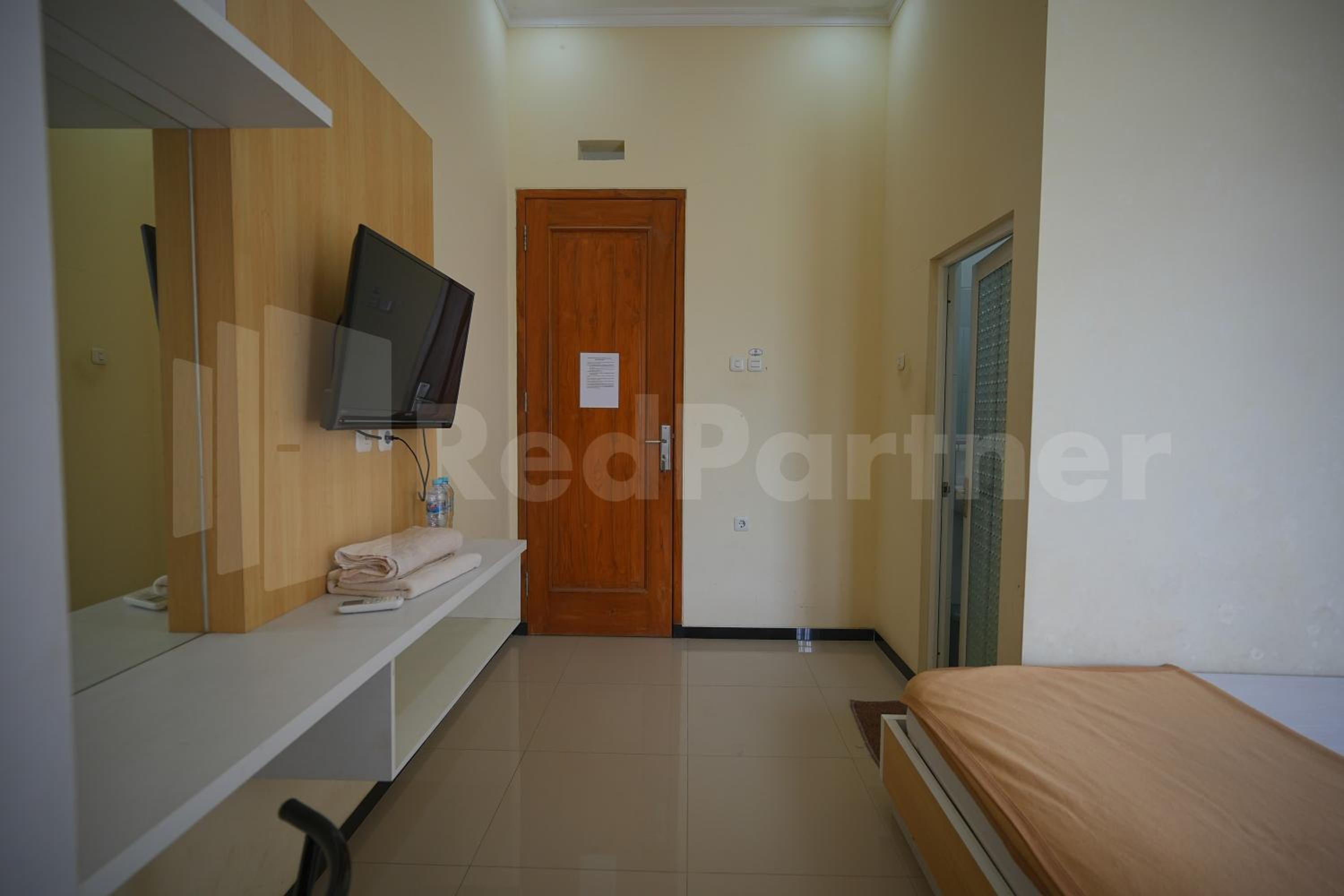 Standard Double Room - Photo 13