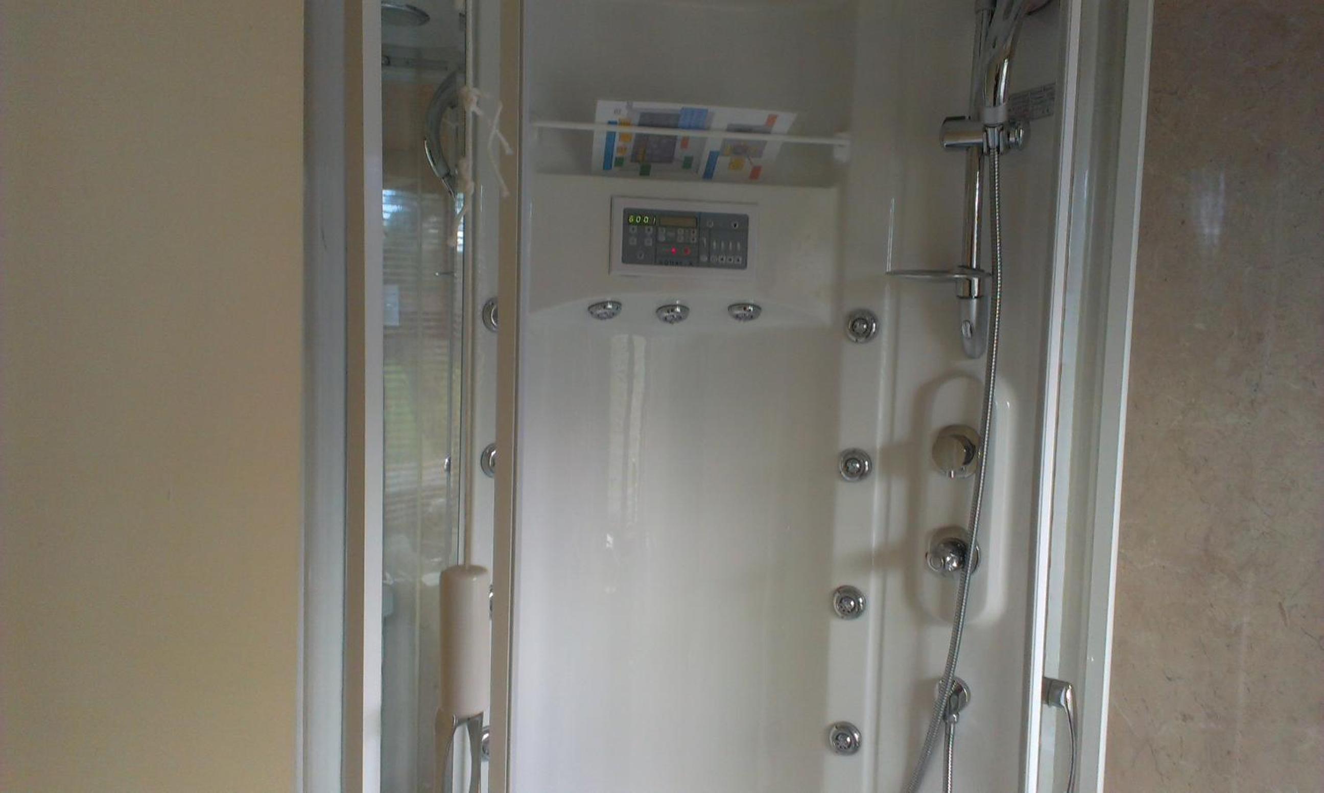 Deluxe Double or Twin Room with Shower photo 2