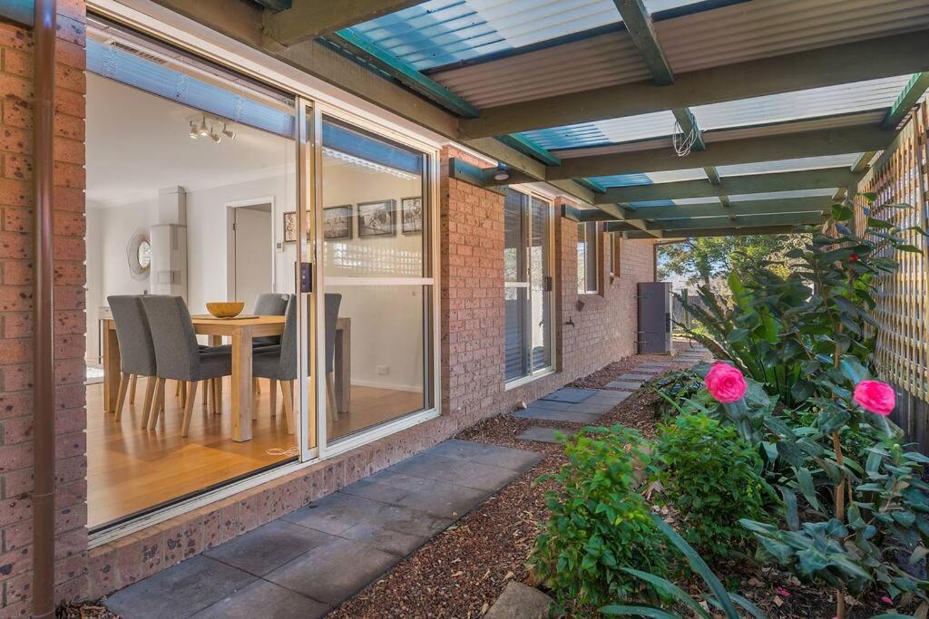 Three-Bedroom House photo 3
