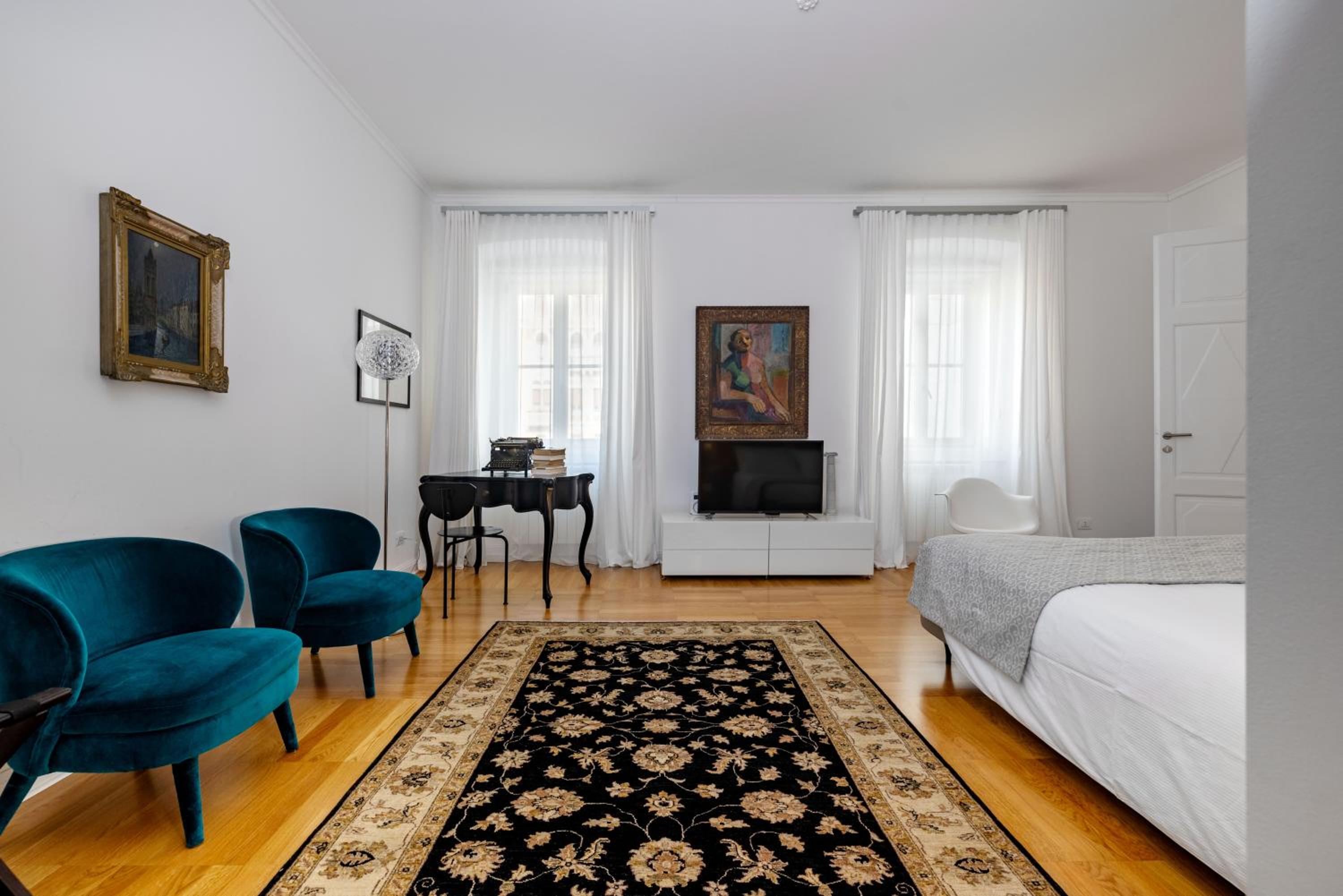 Deluxe King Room photo 3