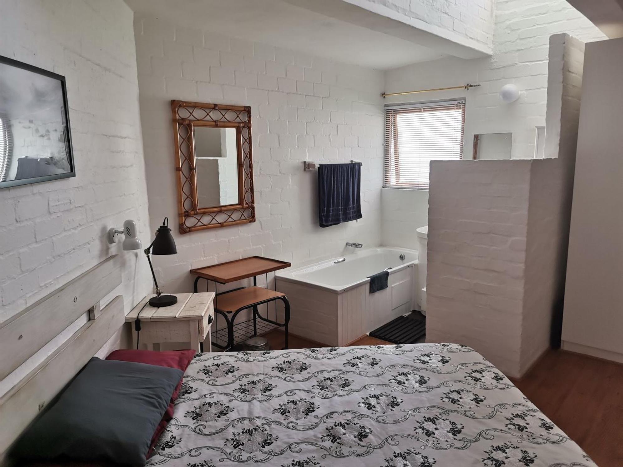 Three-Bedroom Apartment photo 1